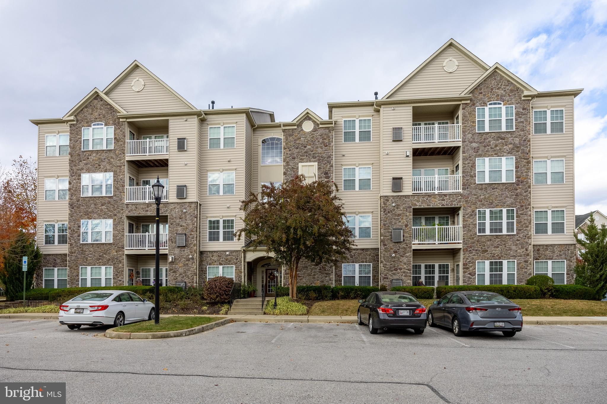 COURTYARDS AT WAVERLY WOODS EAST - Residential