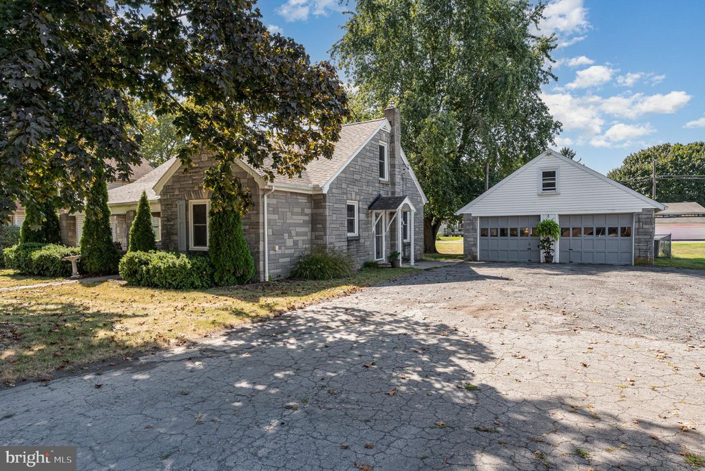 Photo of 154 - 156 E Harrisburg Avenue, Elizabethtown, PA 17022 (MLS # PALA2057640)