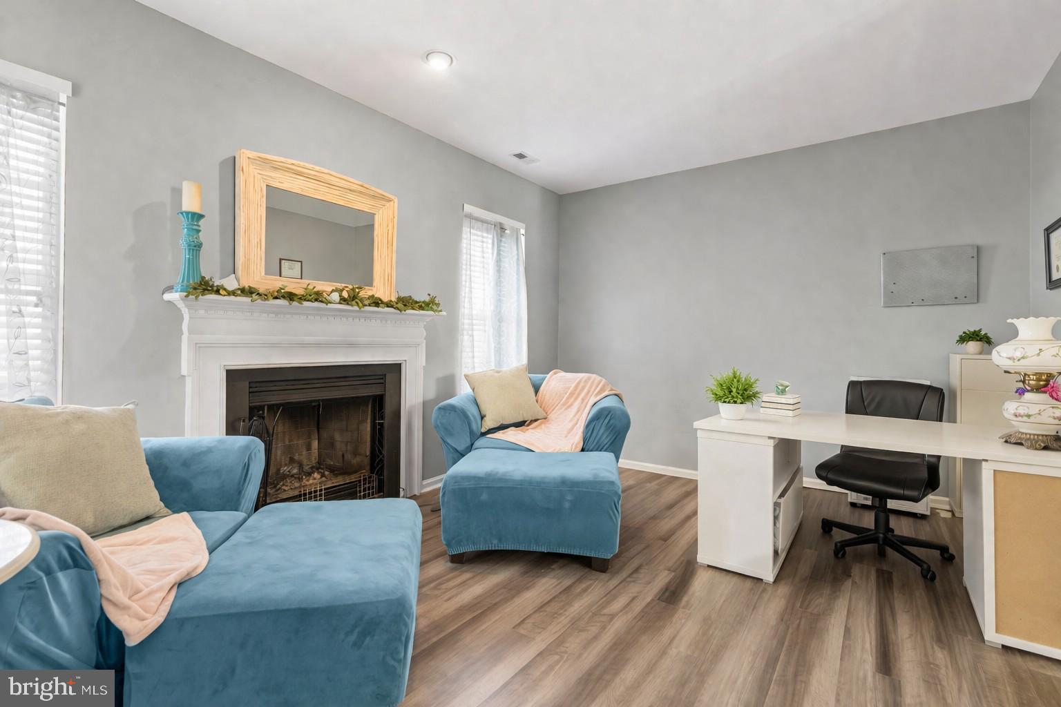 ROLLING HILLS - Residential