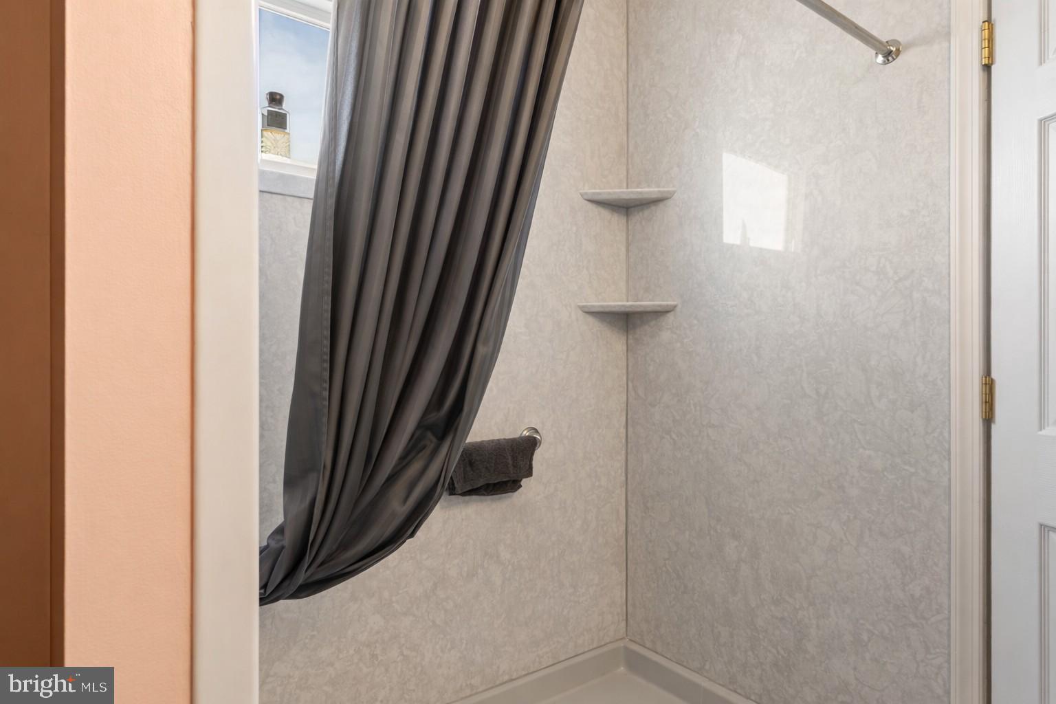 ROLLING HILLS - Residential