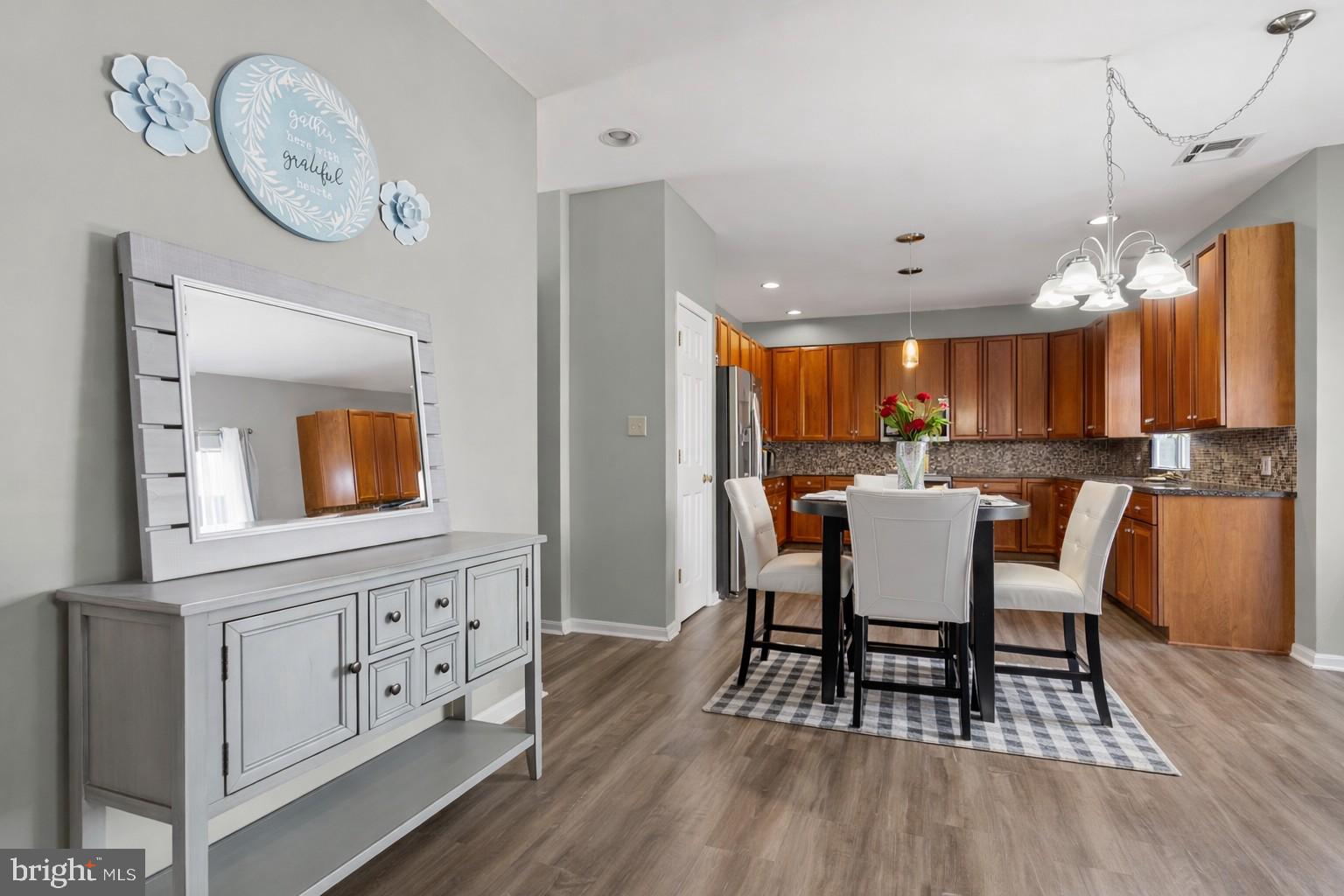 ROLLING HILLS - Residential