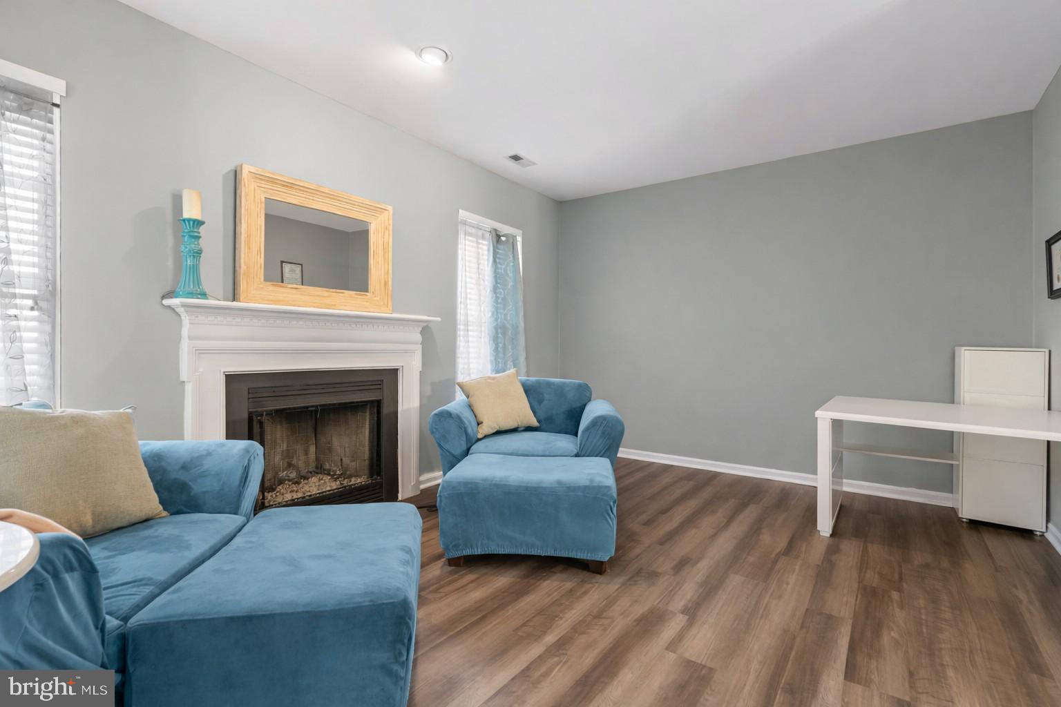 ROLLING HILLS - Residential