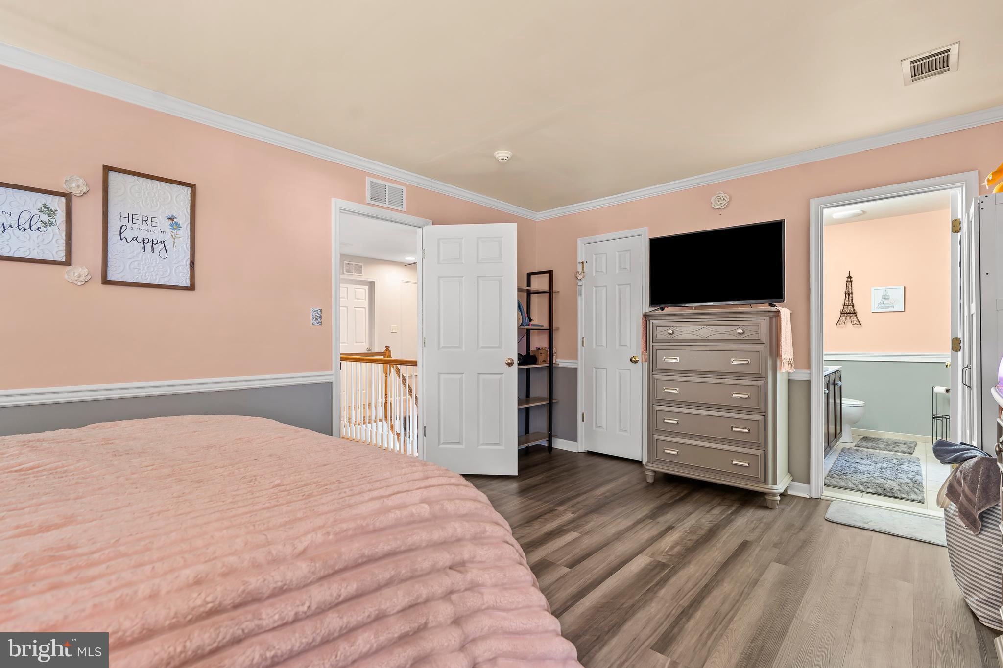 ROLLING HILLS - Residential