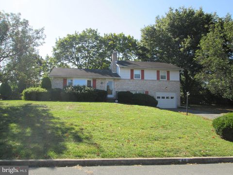 40 MOONGALE DRIVE CARLISLE PA 17013