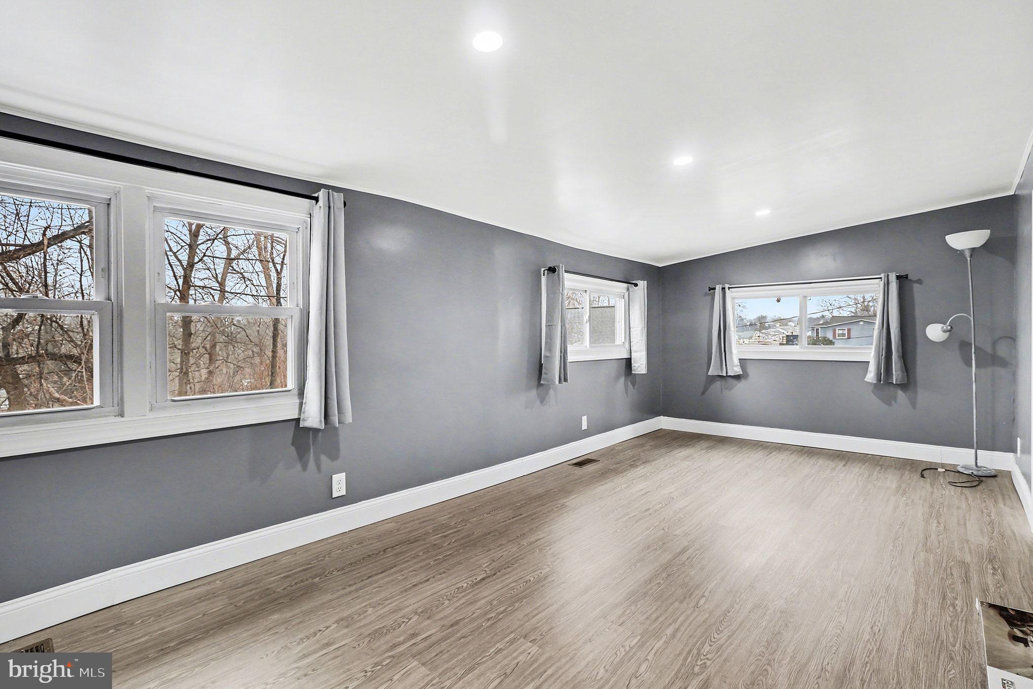 HEMPFIELD CROSSING - Residential