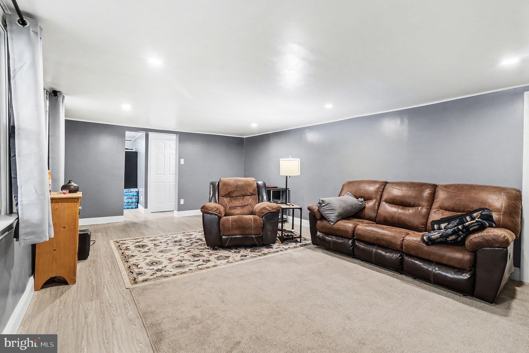 HEMPFIELD CROSSING - Residential