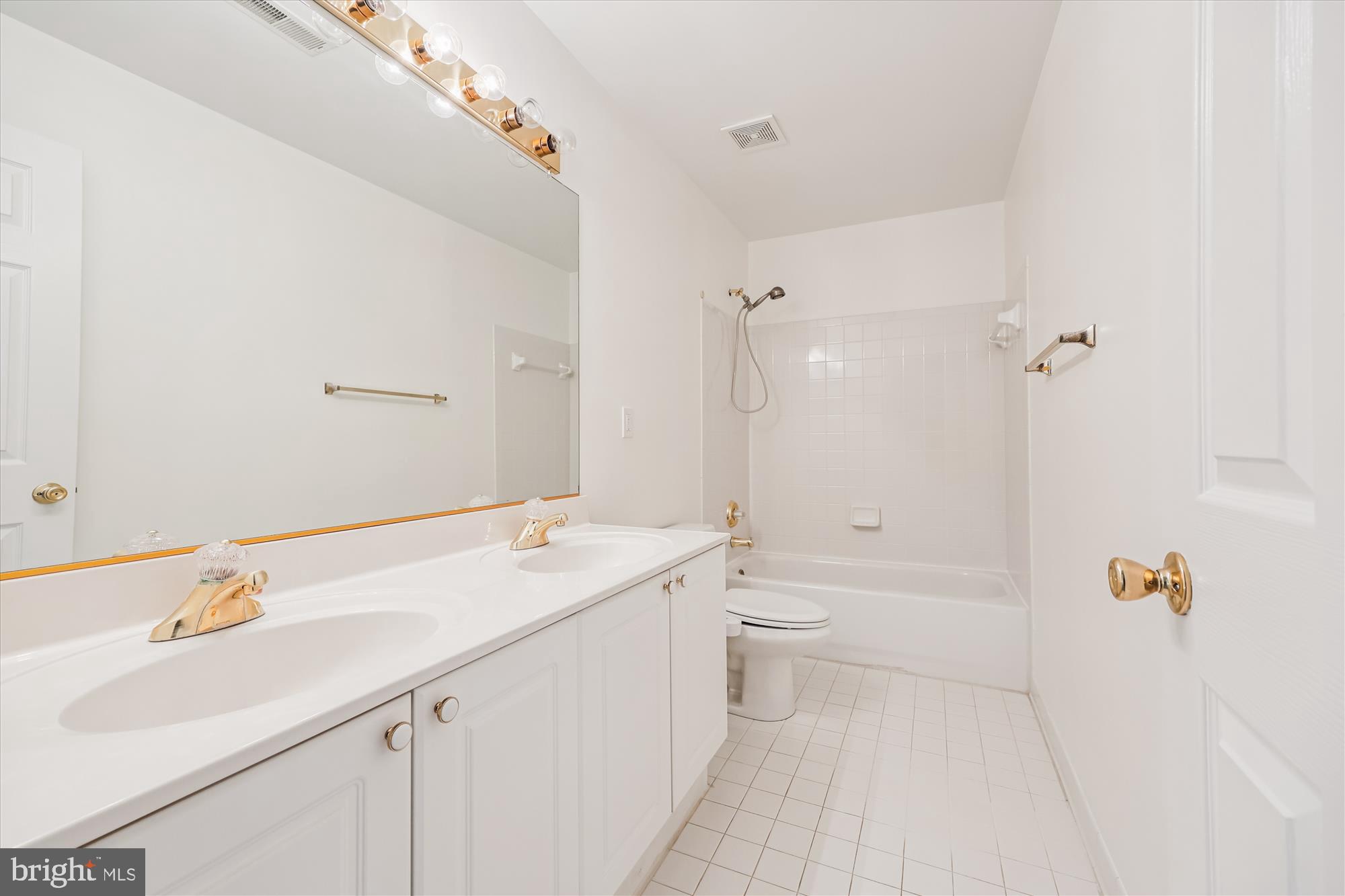 SENECA VIEW ESTATES - Residential Lease