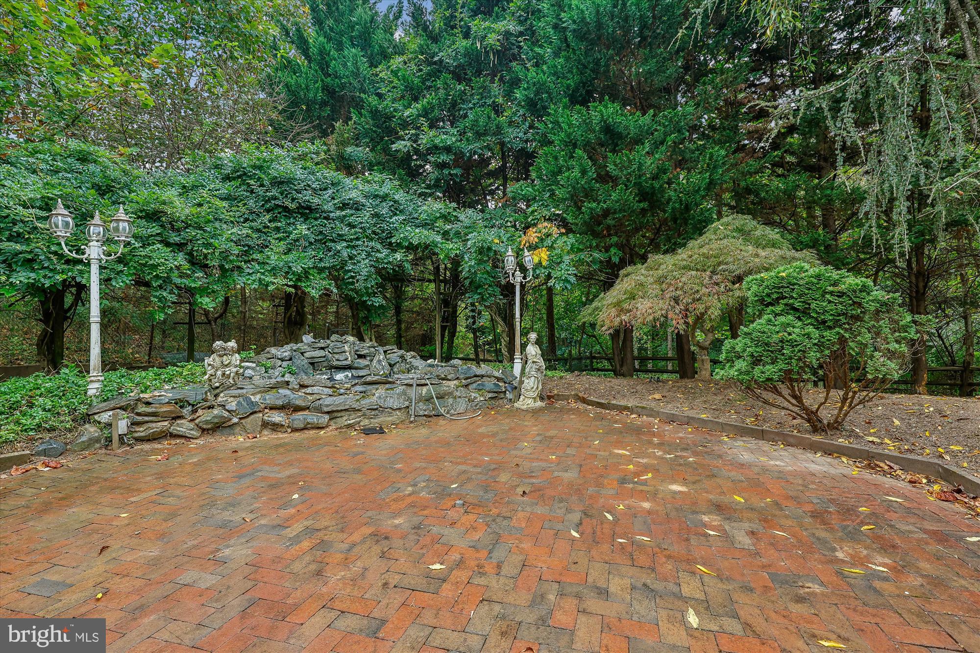 SENECA VIEW ESTATES - Residential Lease