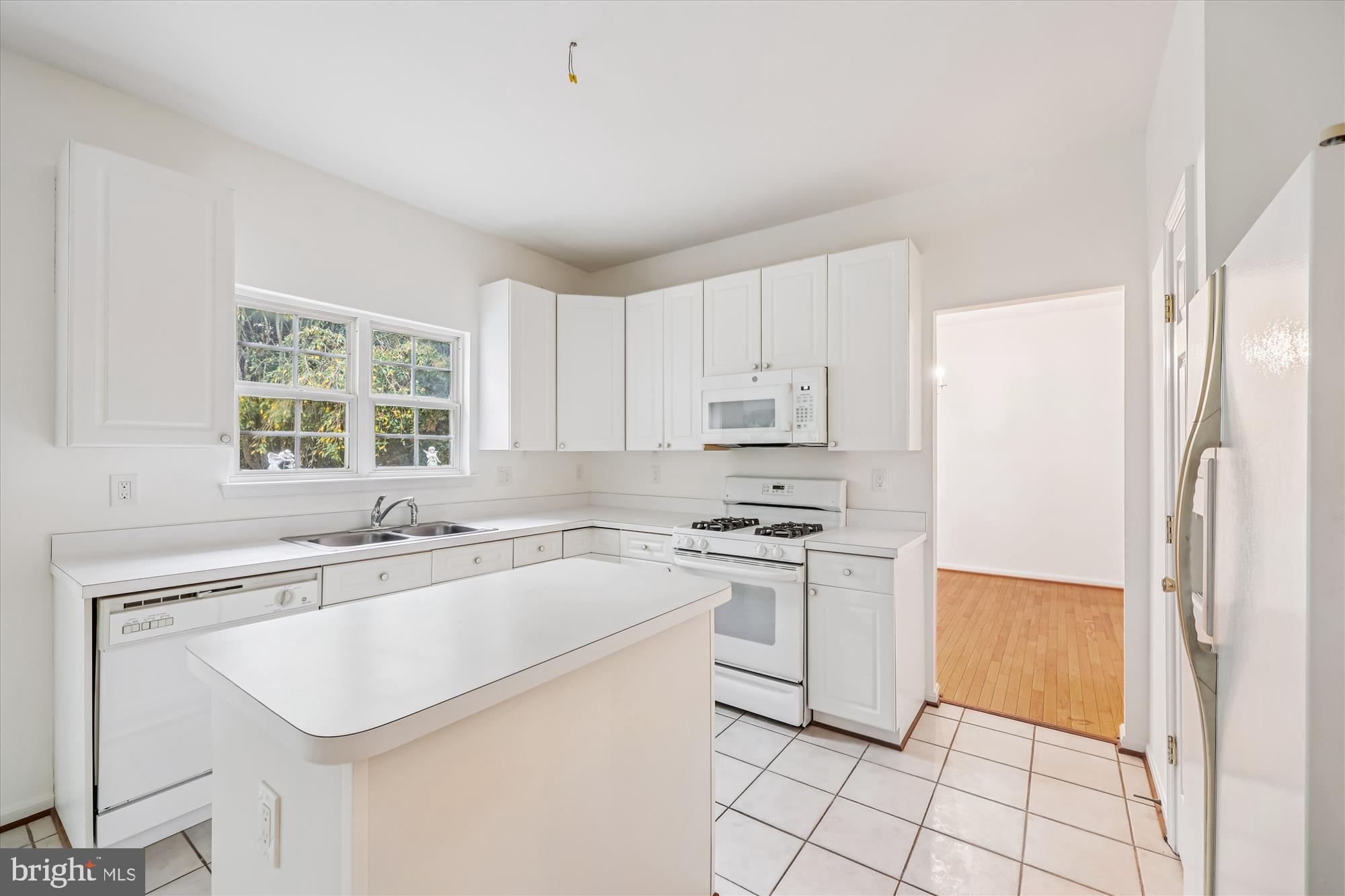 SENECA VIEW ESTATES - Residential Lease