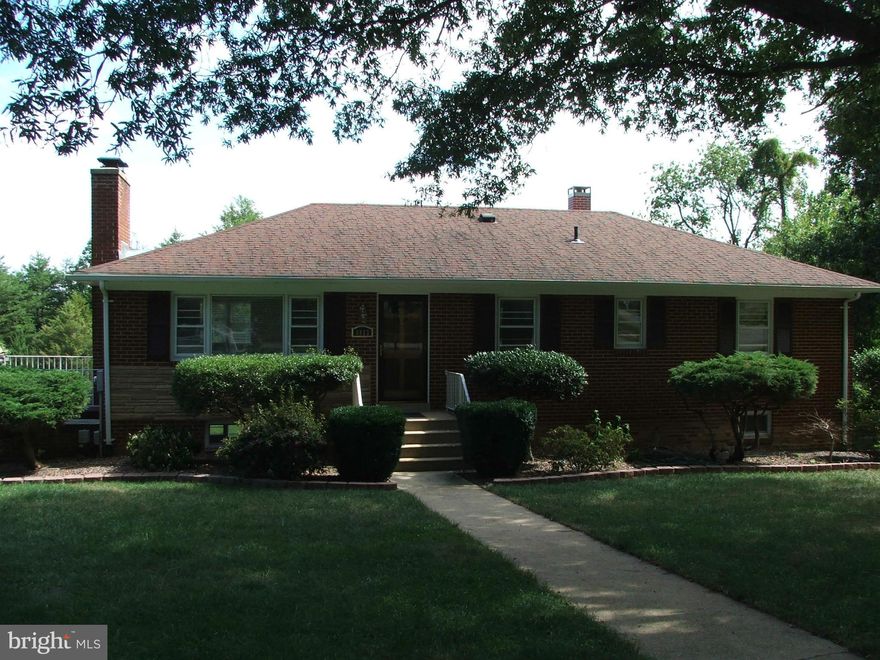 Large Lot*close to transportation--Walk to VRE/METRO RAIL/METRO BUS**Close to the NEW Springfield Mall/Restaurants*Easy commute to Ft Belvoir/Pentagon/DC/Andrews Air Force Base*All schools (K-12) within .5 miles*3 bedroom/1.5 bath*2 level Rambler*oversize 1 car garage*Large living room*updated kitchen*hardwood floors*