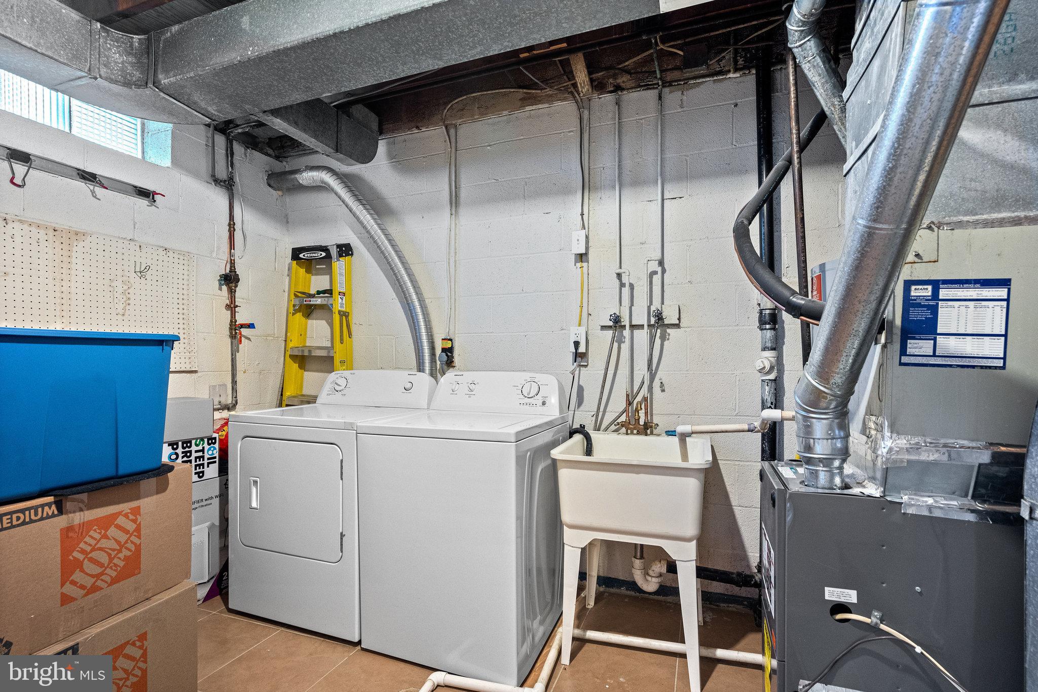 GREENWICH HILL - Residential