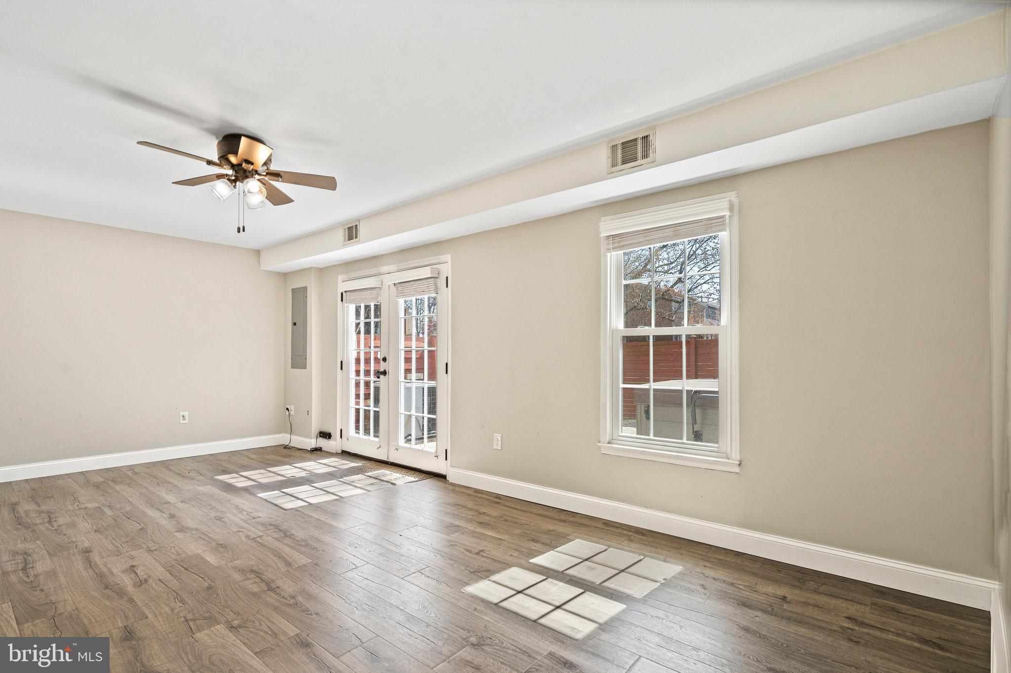 GREENWICH HILL - Residential