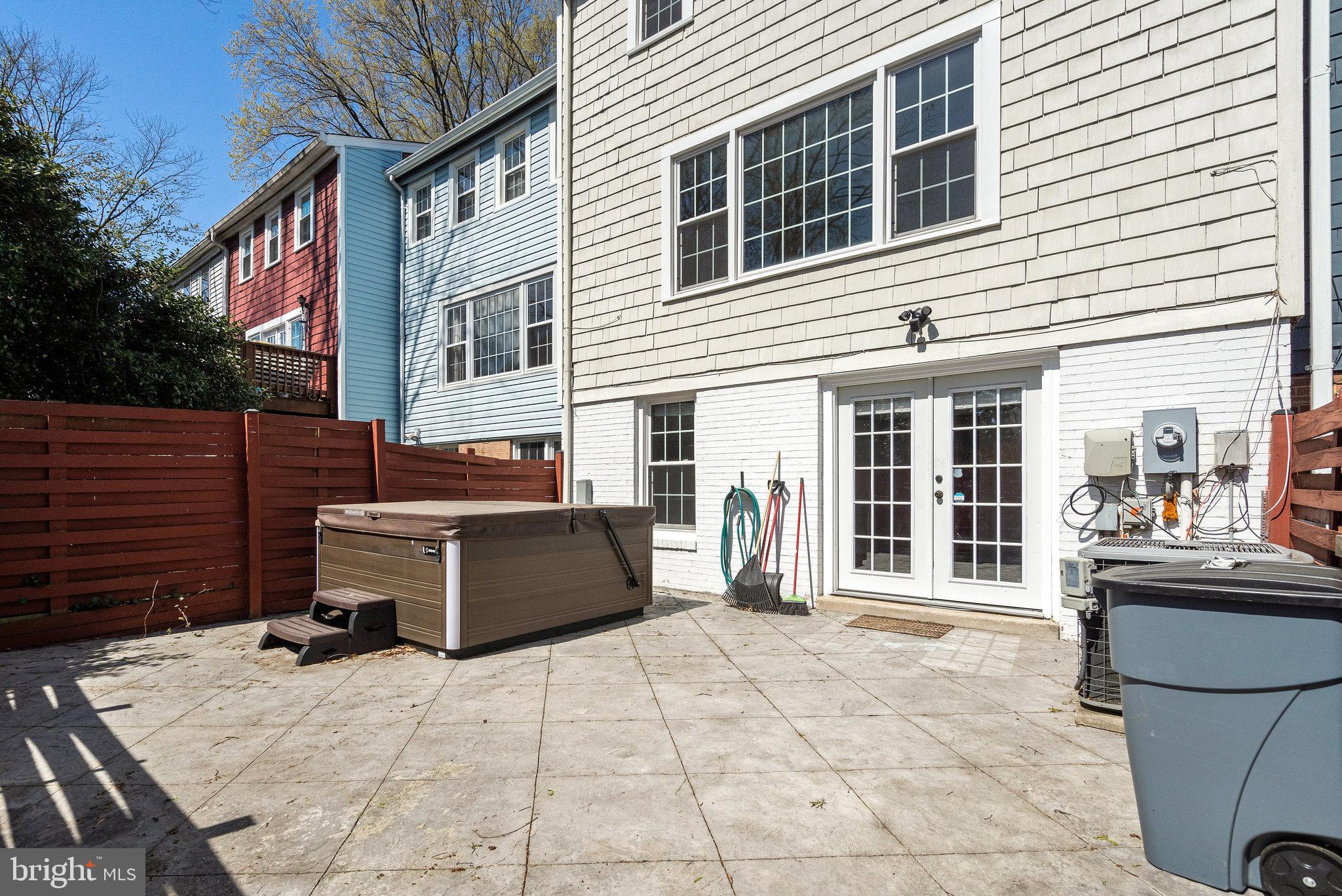 GREENWICH HILL - Residential