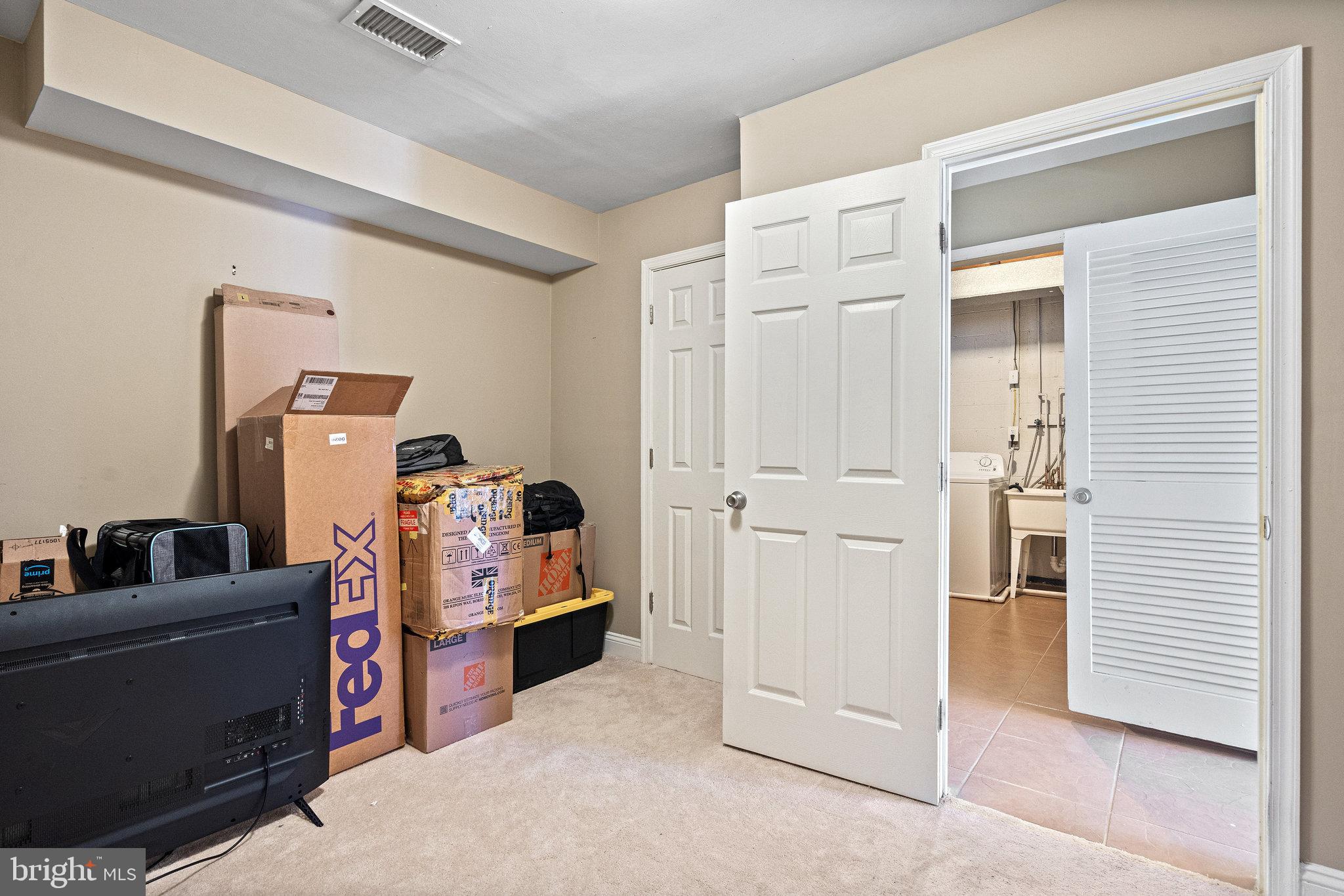 GREENWICH HILL - Residential