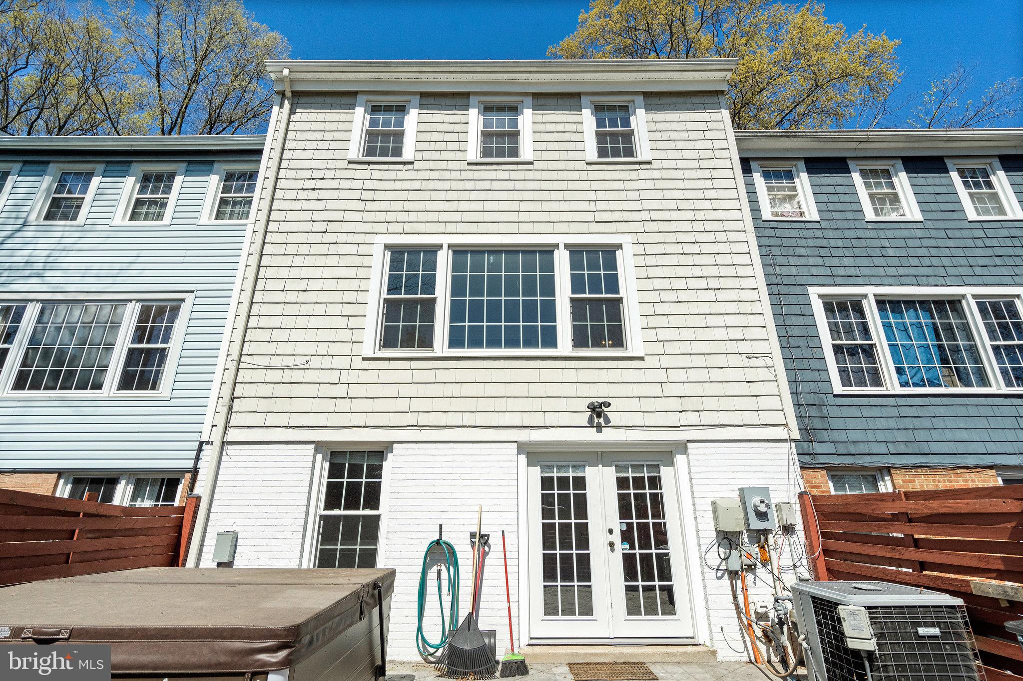 GREENWICH HILL - Residential