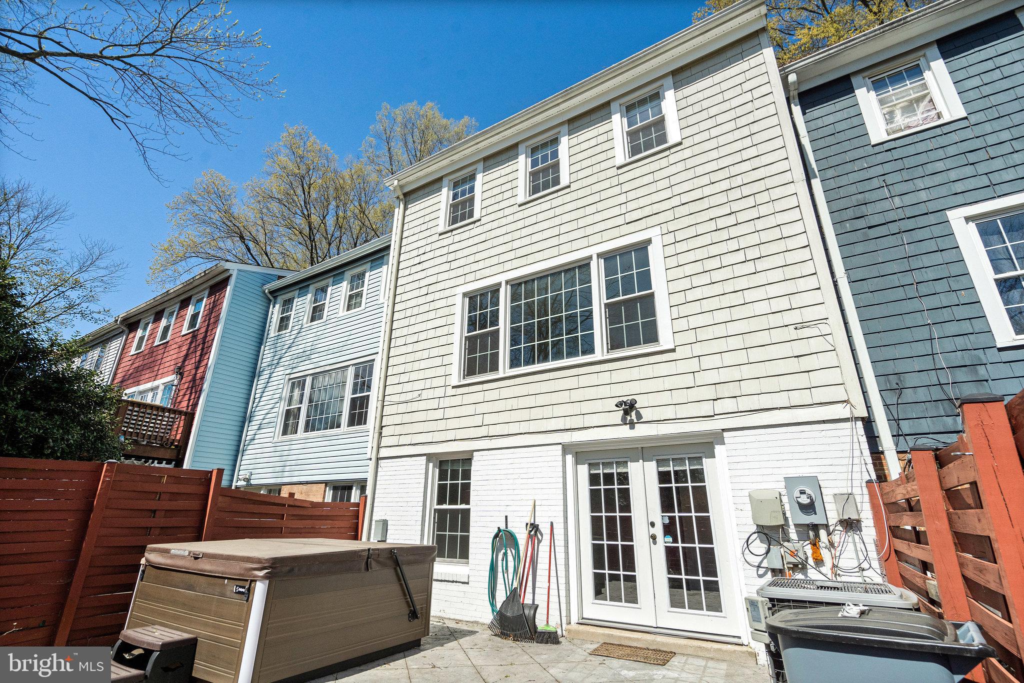 GREENWICH HILL - Residential