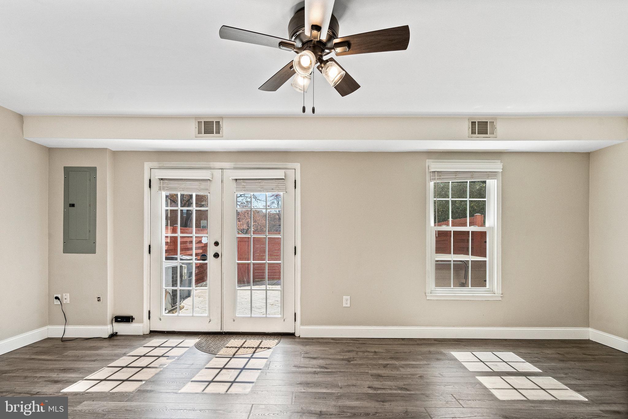 GREENWICH HILL - Residential