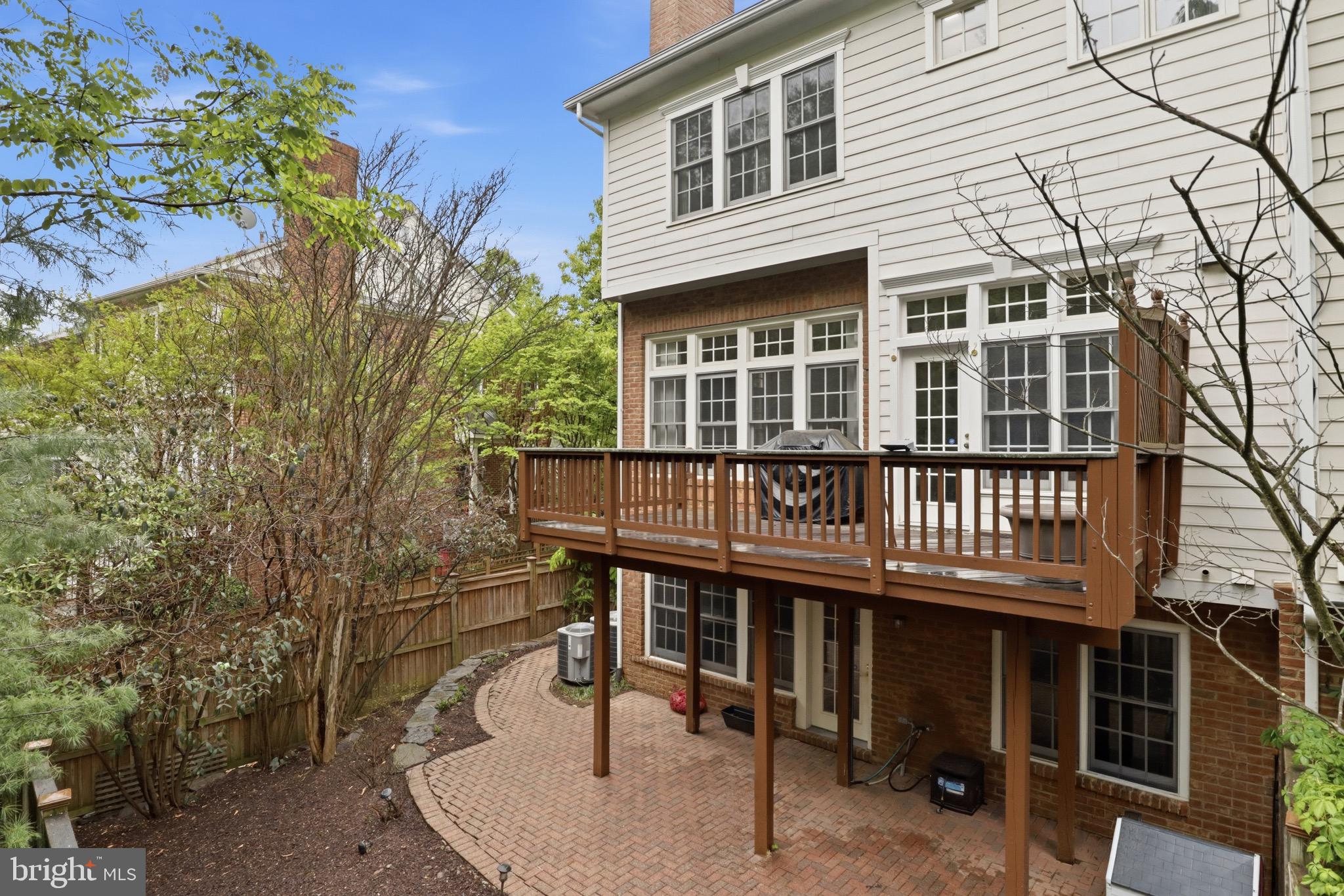 2323 SAWTOOTH OAK COURT