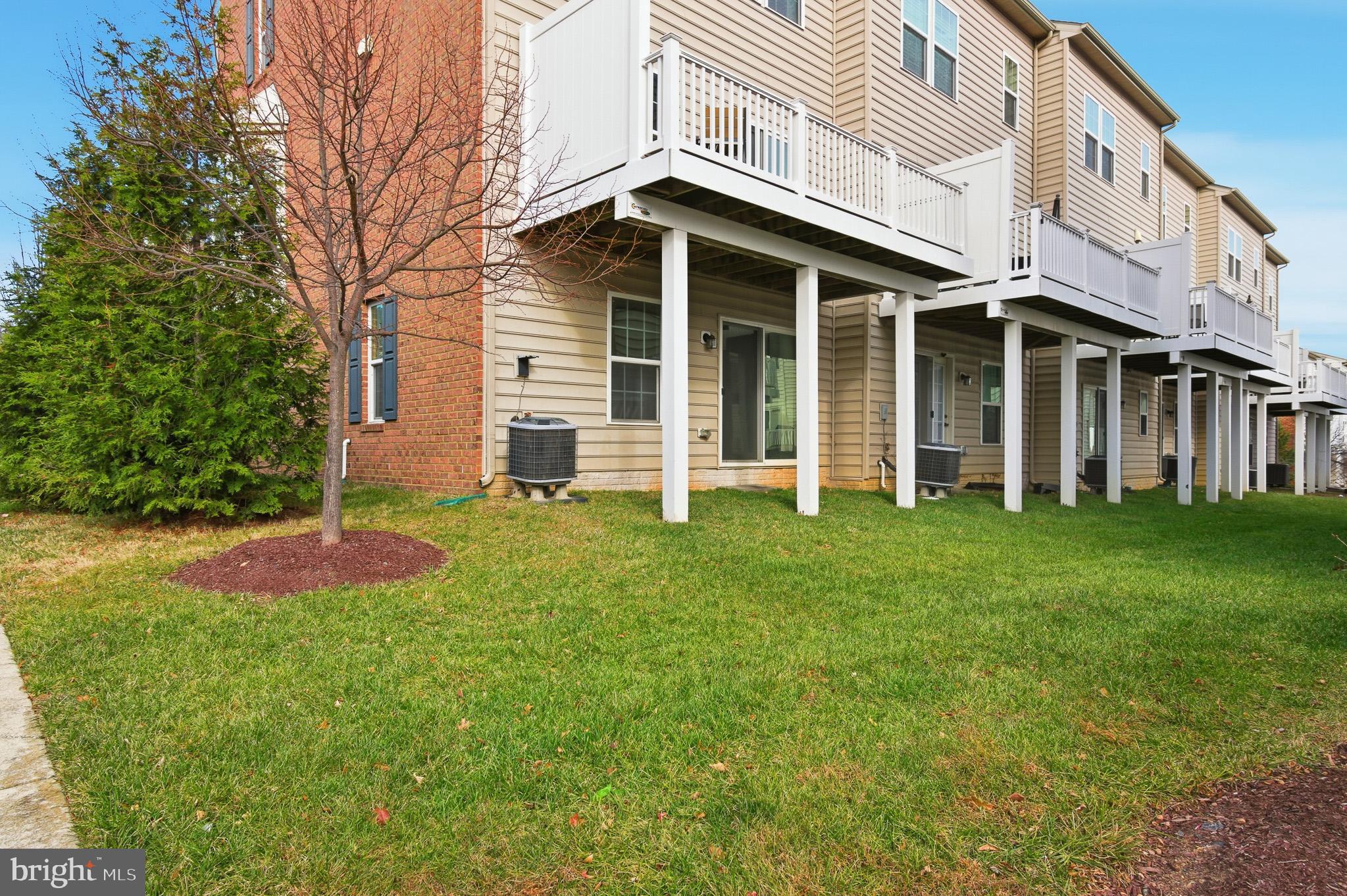 HOWARD SQUARE - Residential