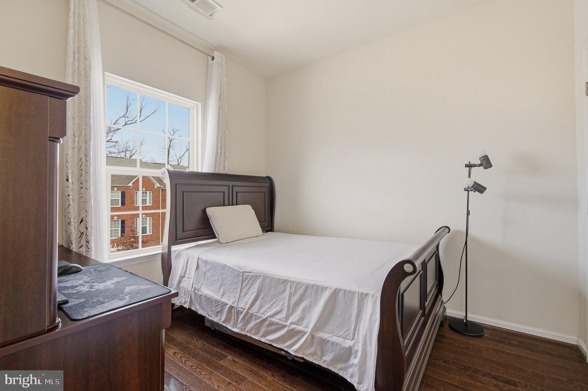 HOWARD SQUARE - Residential