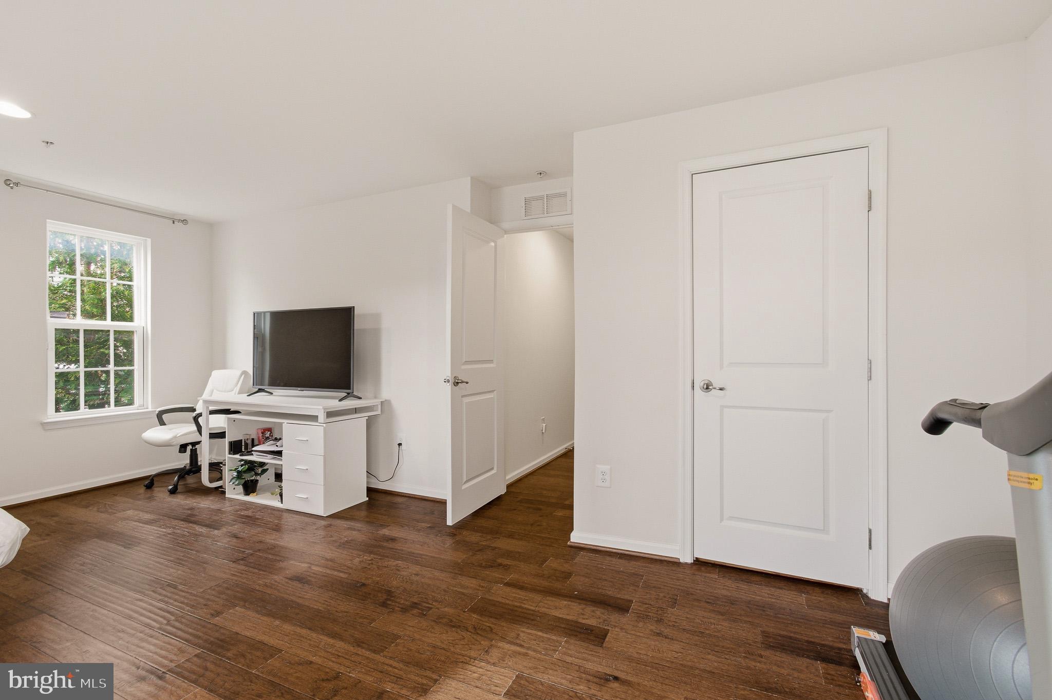 HOWARD SQUARE - Residential