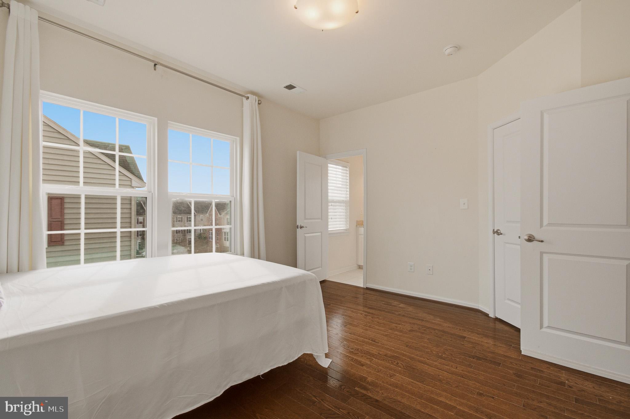 HOWARD SQUARE - Residential