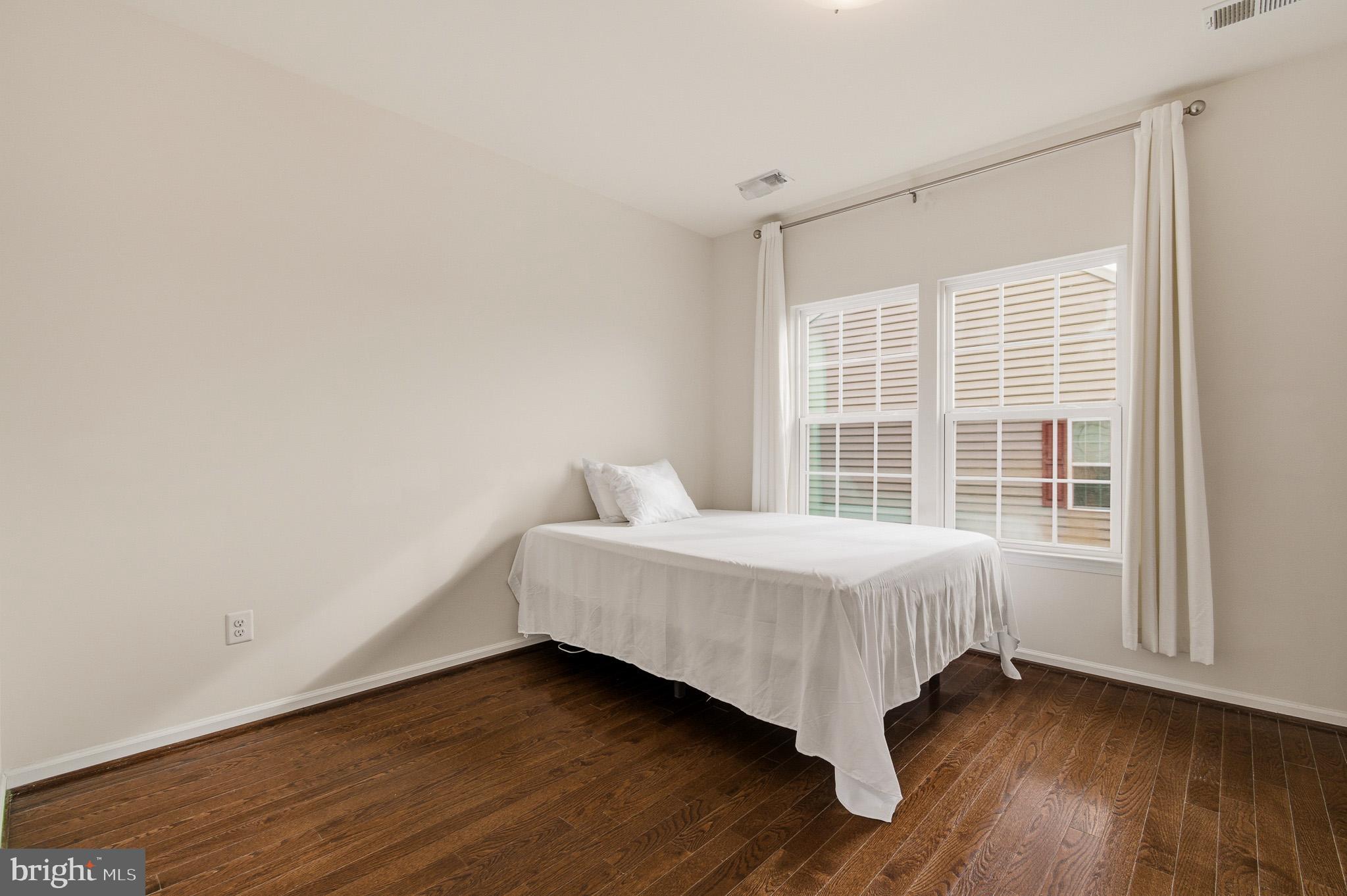 HOWARD SQUARE - Residential