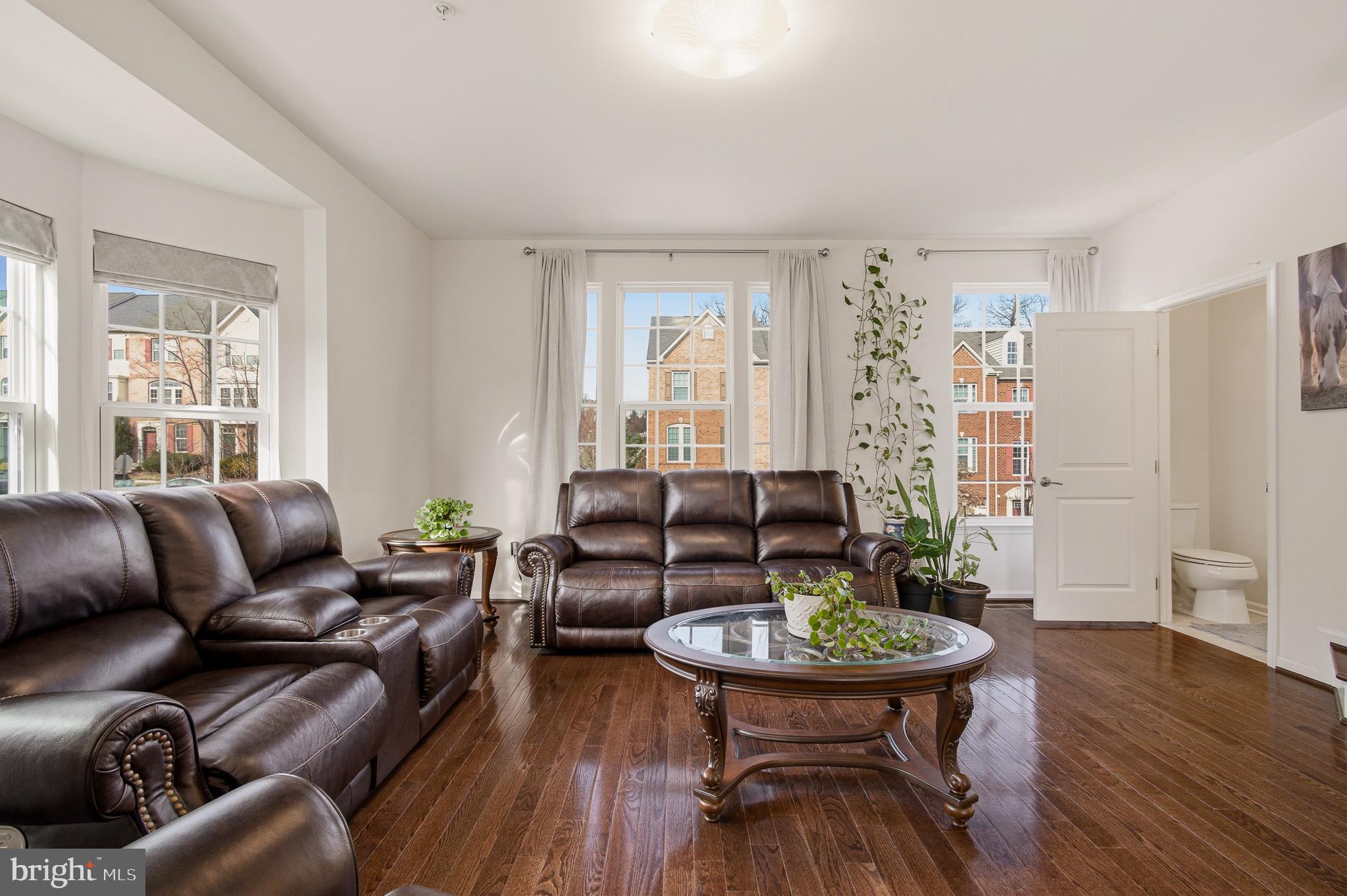 HOWARD SQUARE - Residential