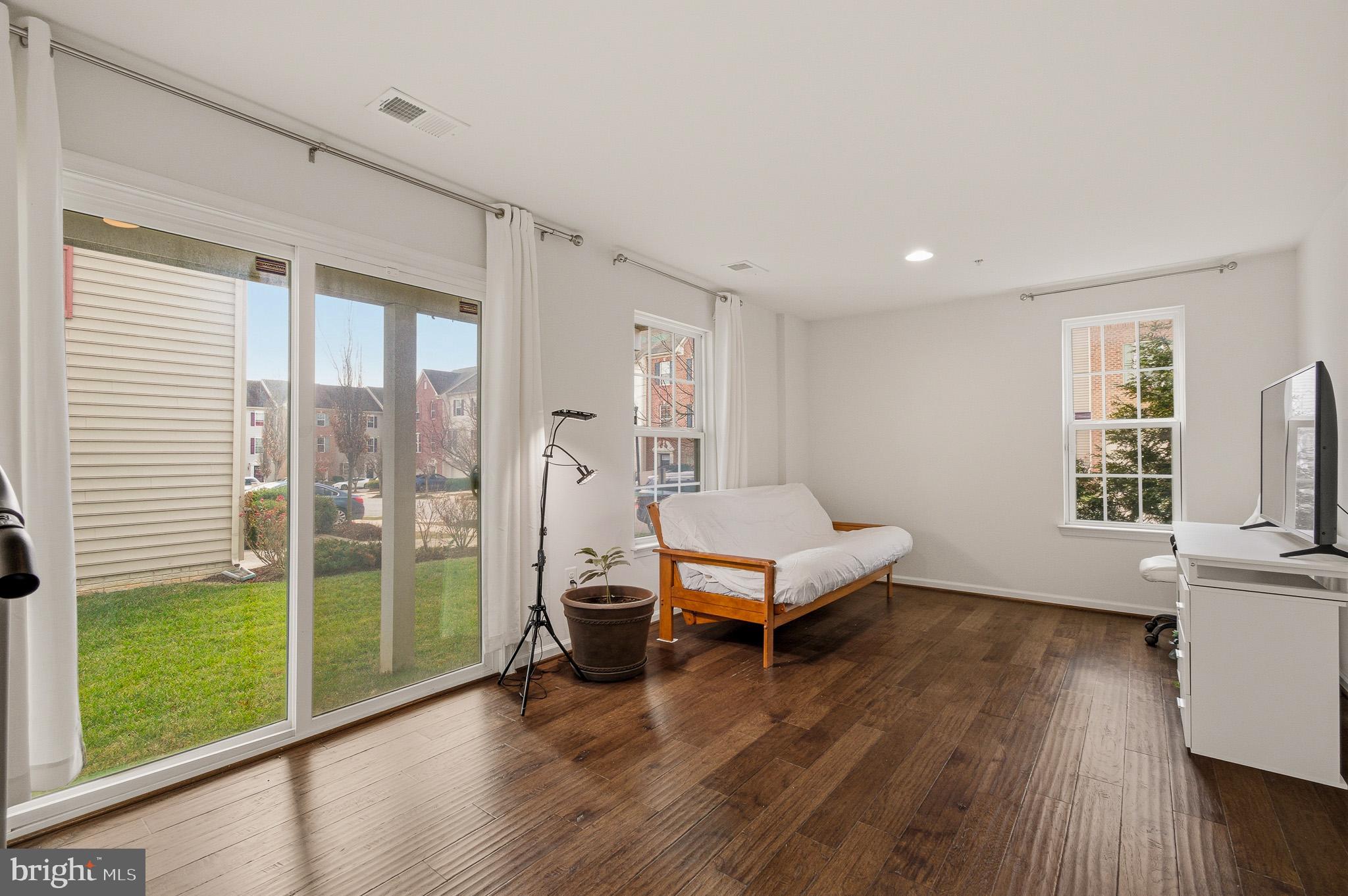 HOWARD SQUARE - Residential