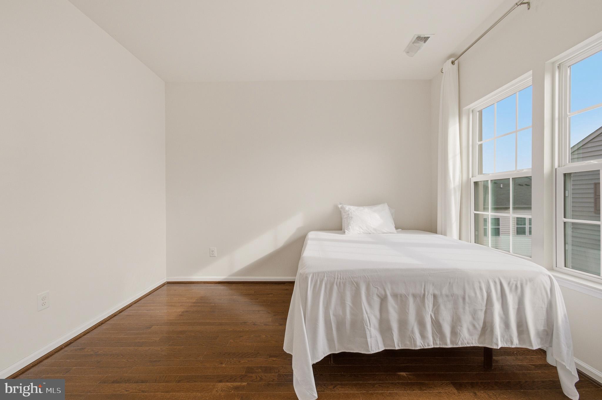 HOWARD SQUARE - Residential