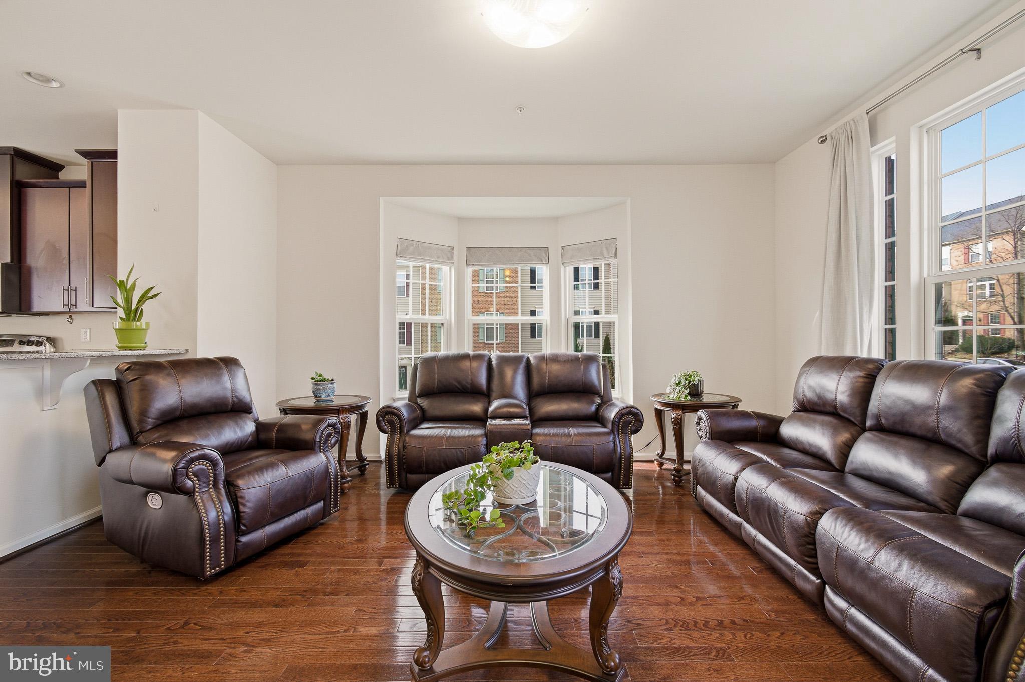 HOWARD SQUARE - Residential