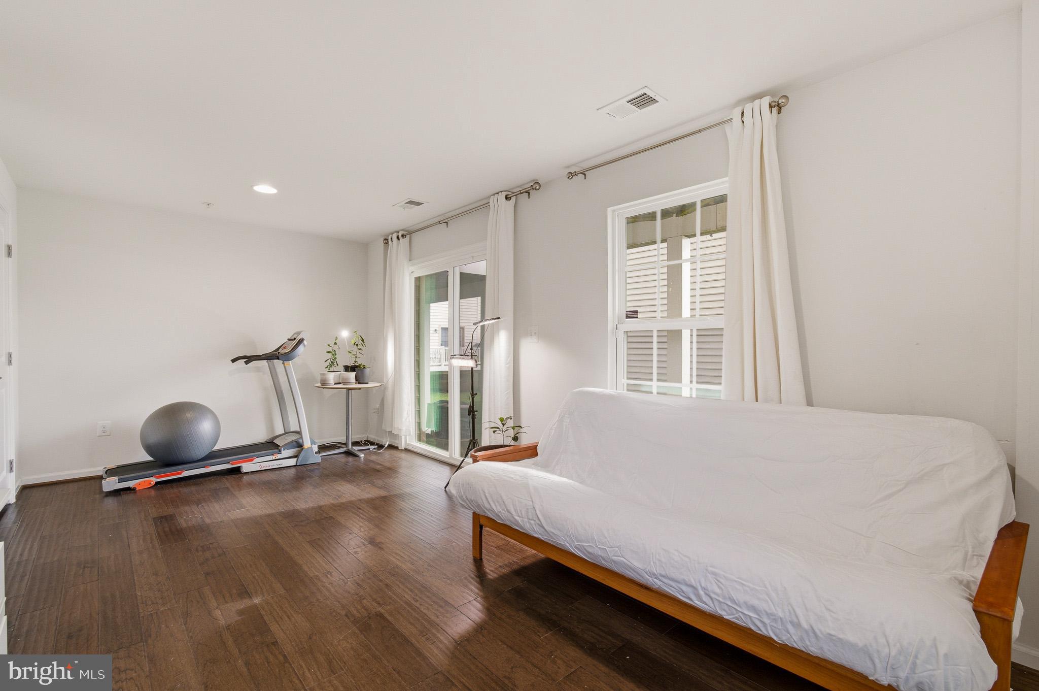 HOWARD SQUARE - Residential