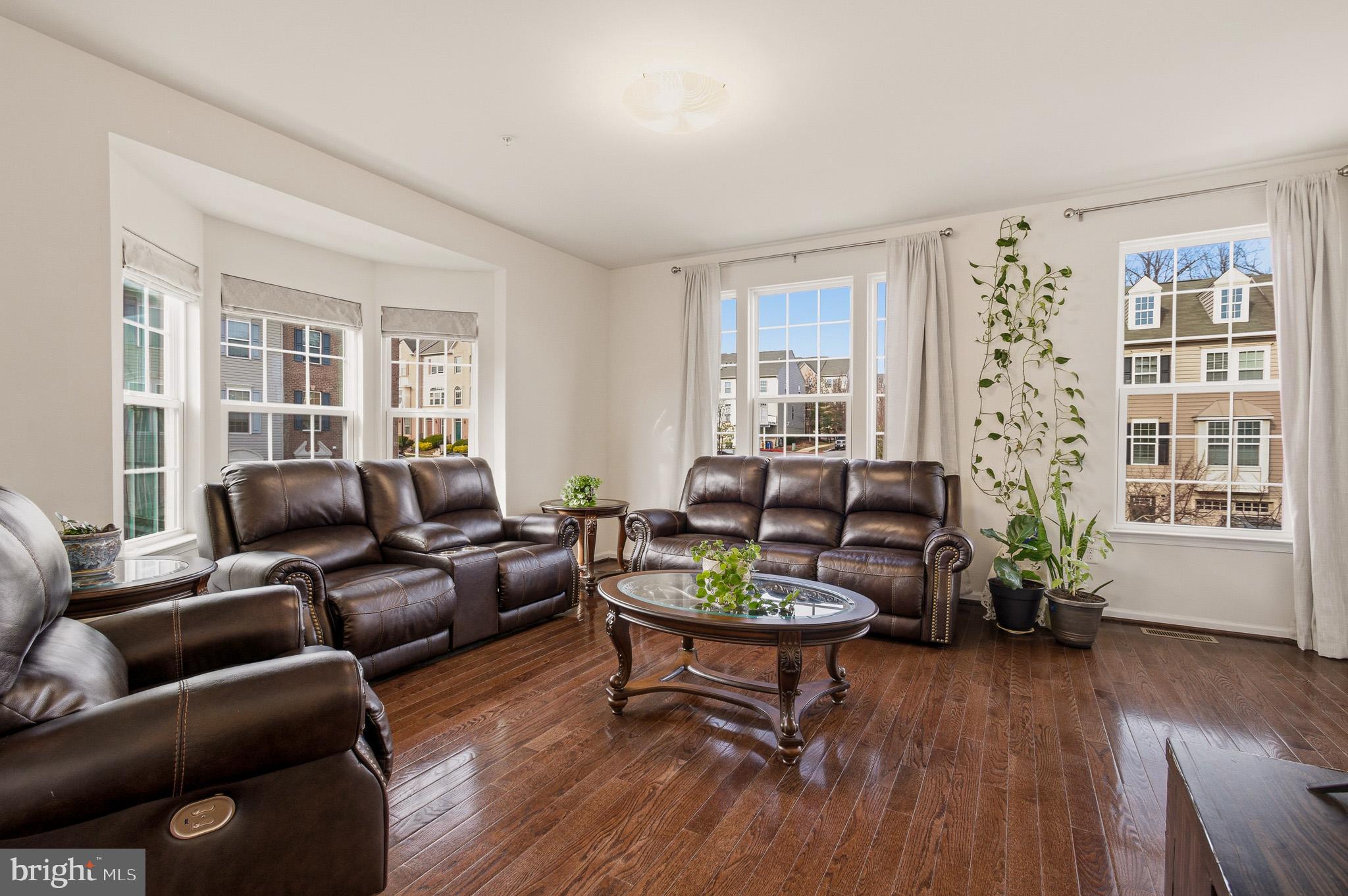 HOWARD SQUARE - Residential