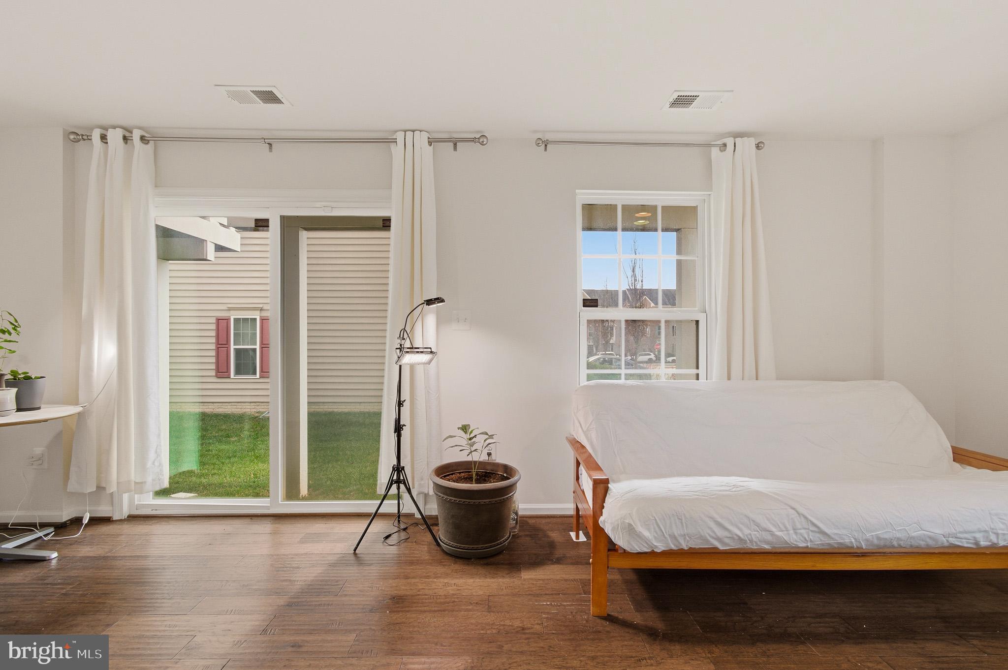 HOWARD SQUARE - Residential