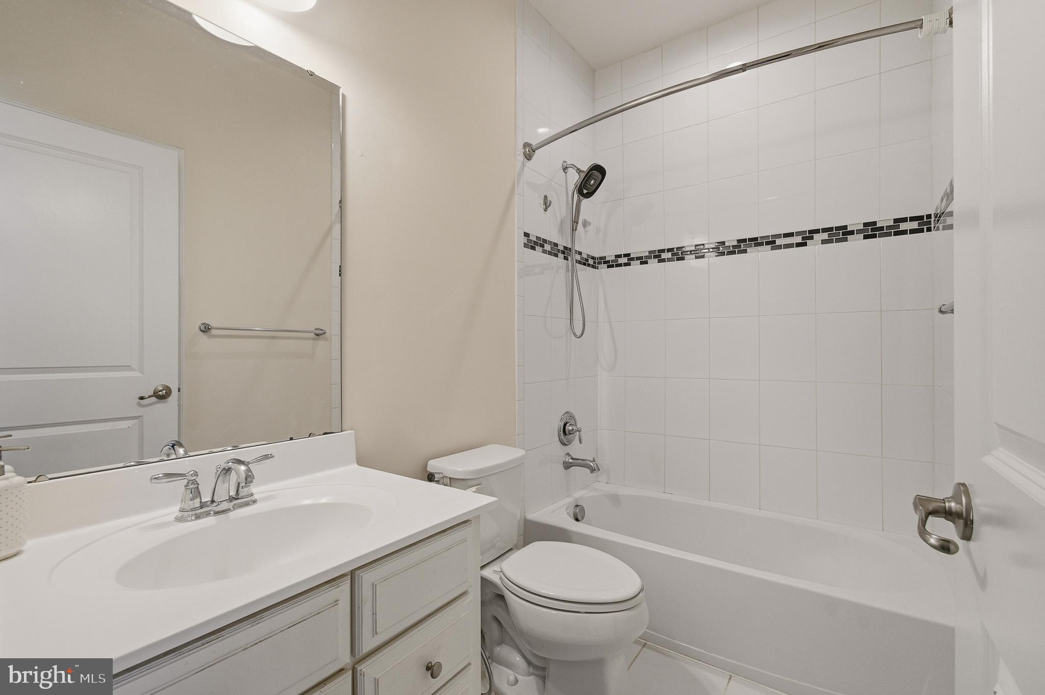 HOWARD SQUARE - Residential