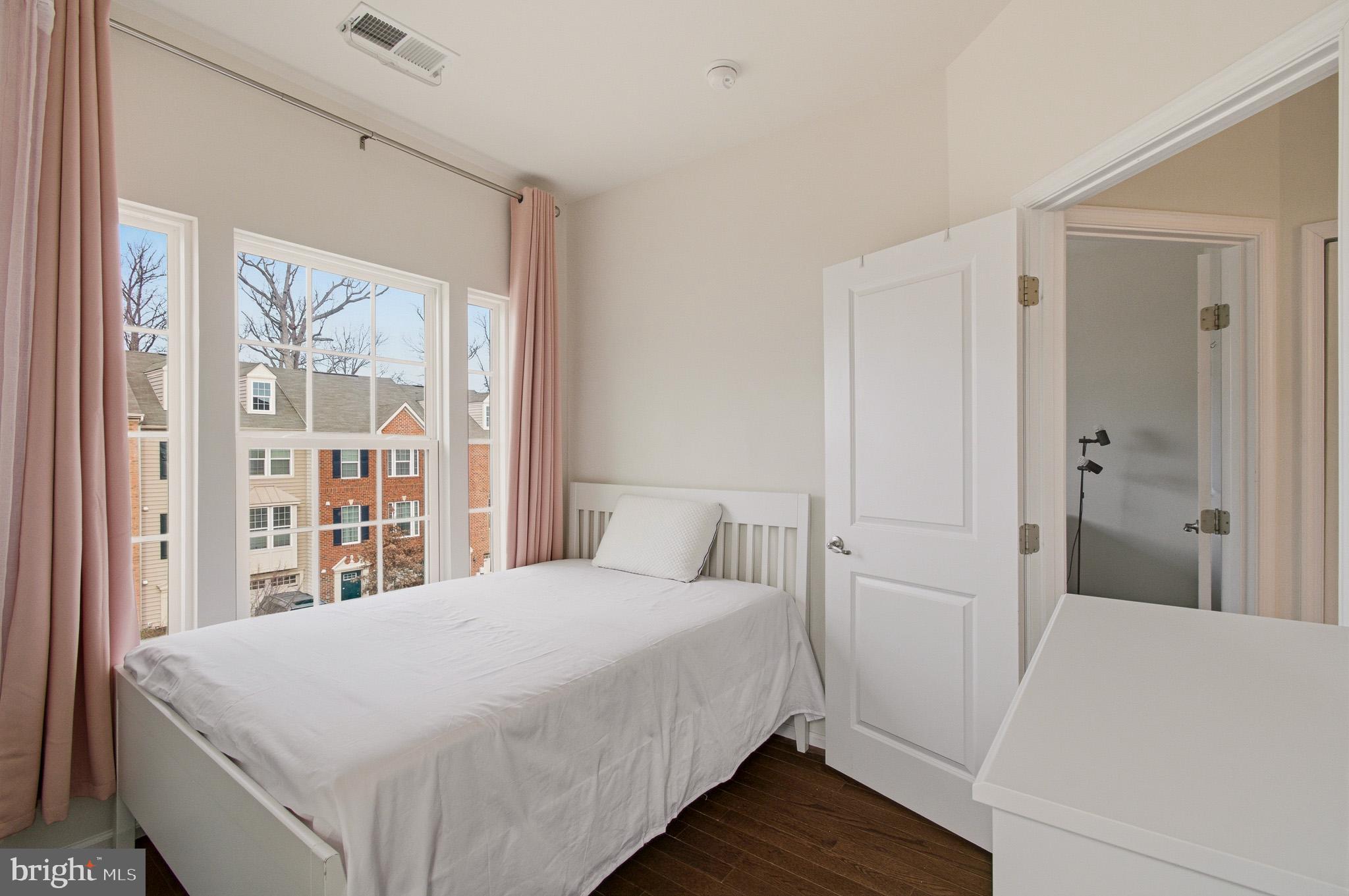 HOWARD SQUARE - Residential