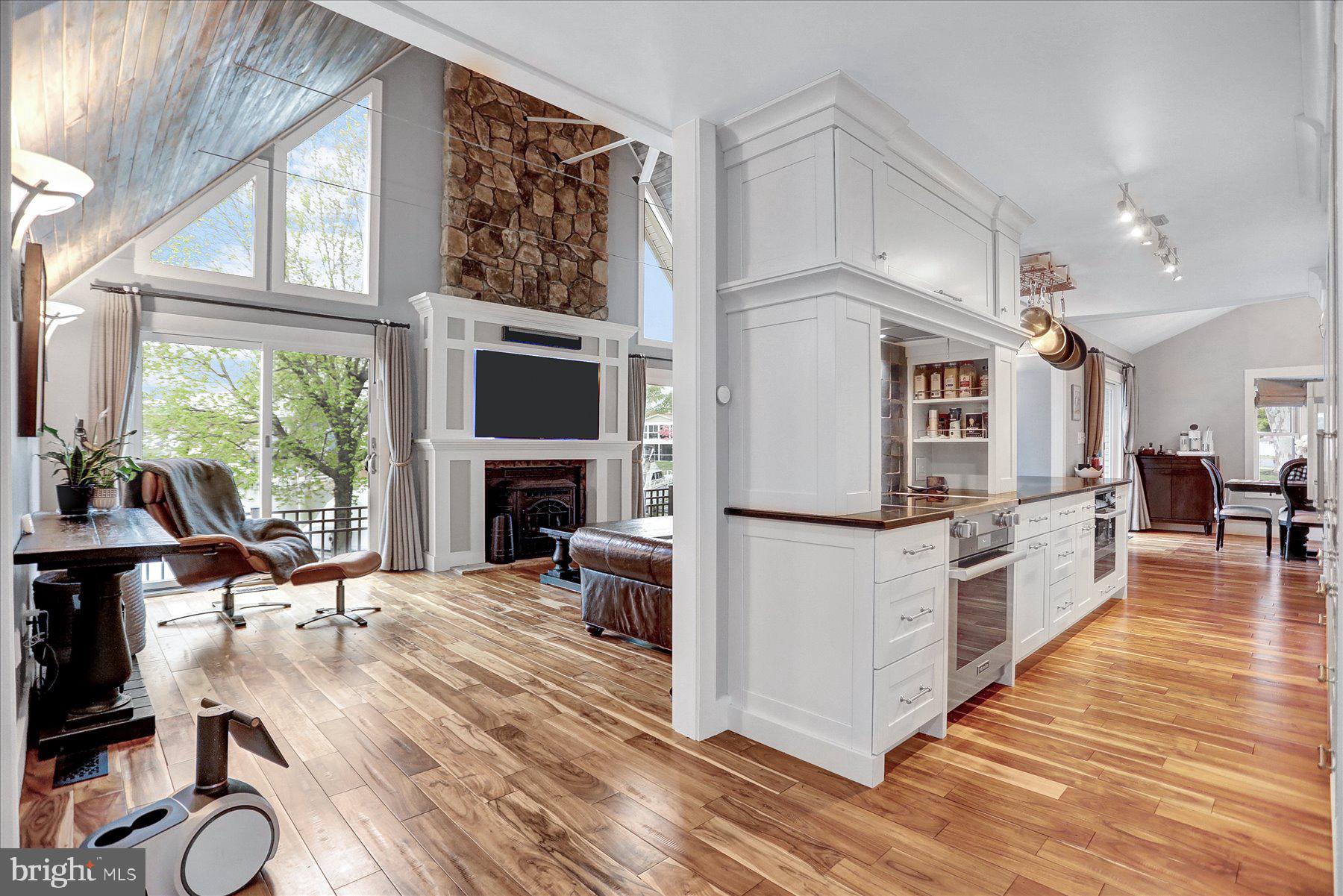 RUMSEY ISLAND - Residential
