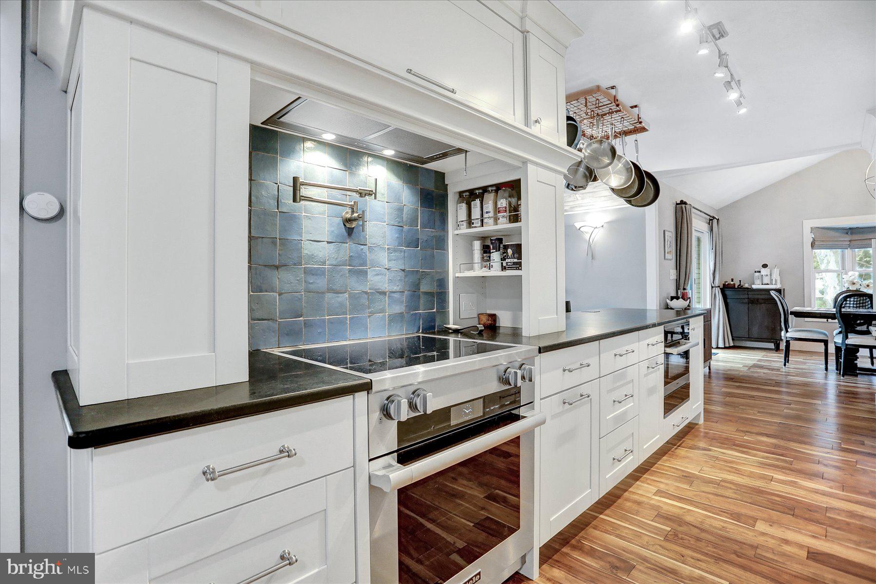 RUMSEY ISLAND - Residential