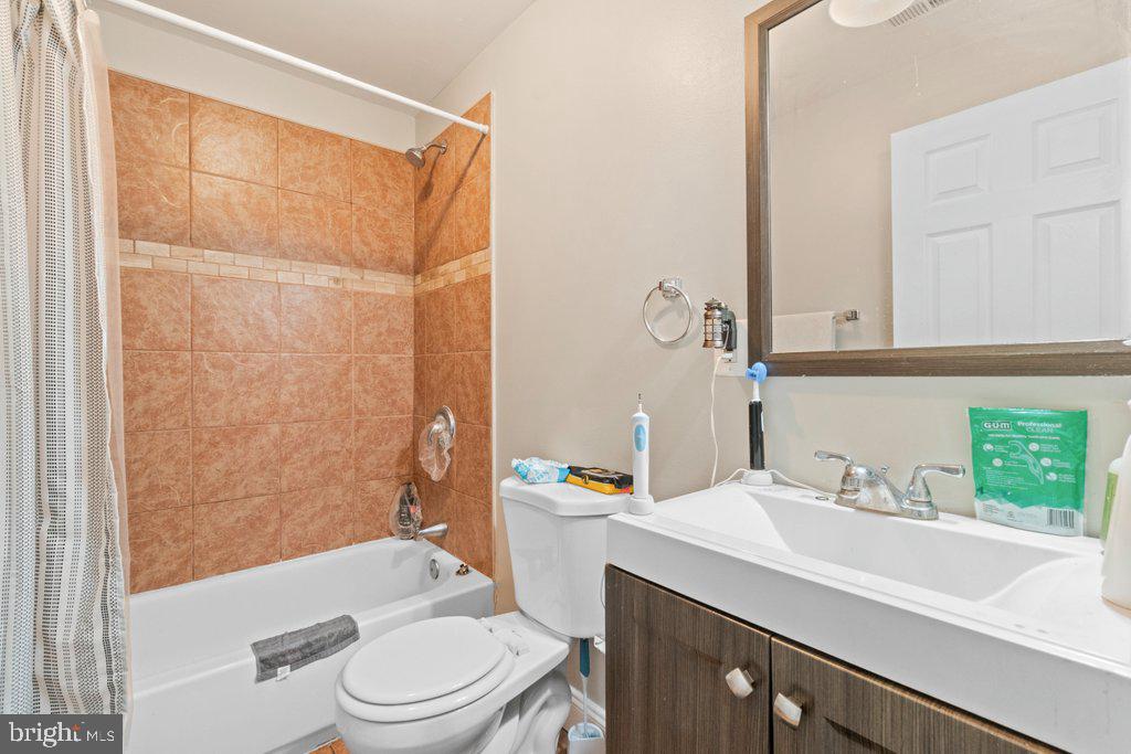 CHARLES VILLAGE - Residential Income