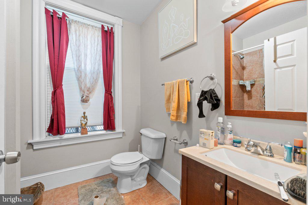 CHARLES VILLAGE - Residential Income