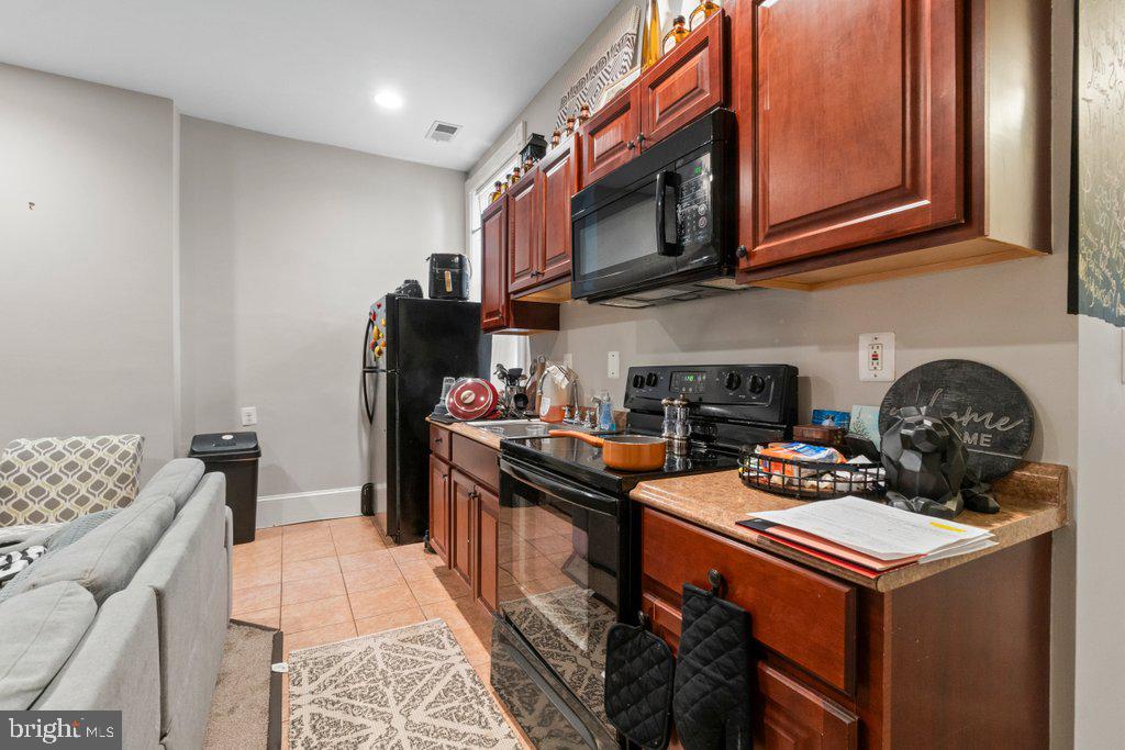 CHARLES VILLAGE - Residential Income