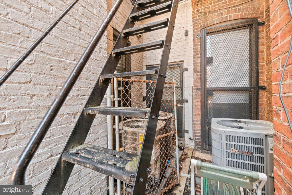 CHARLES VILLAGE - Residential Income