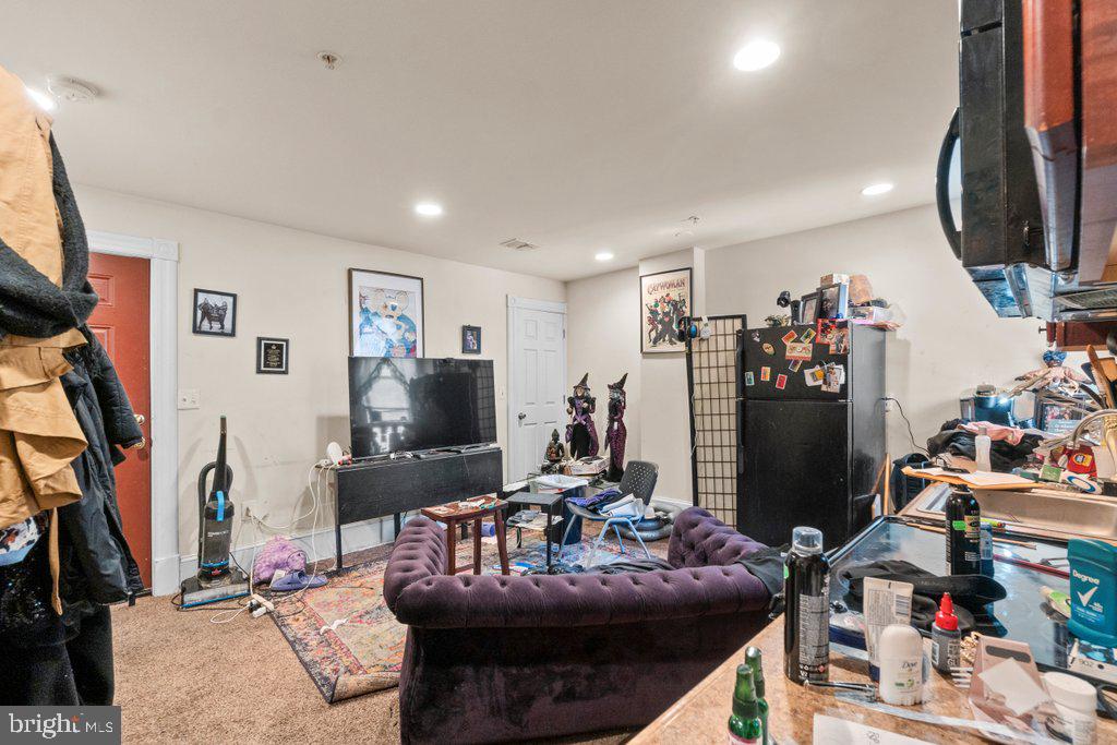 CHARLES VILLAGE - Residential Income