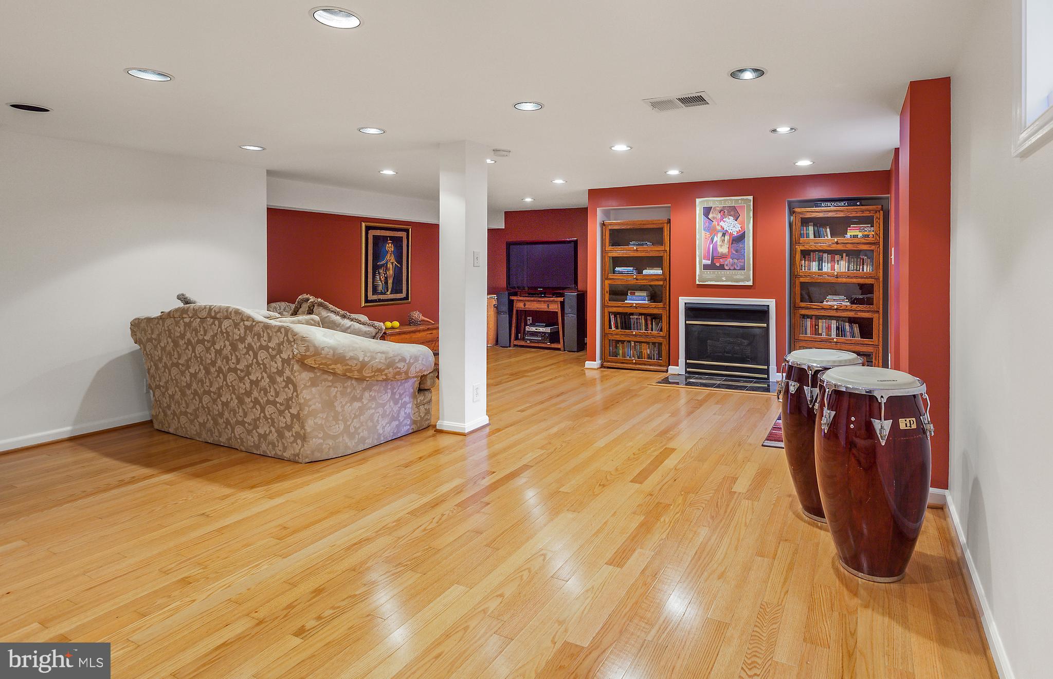 BROYHILL HILLS - Residential