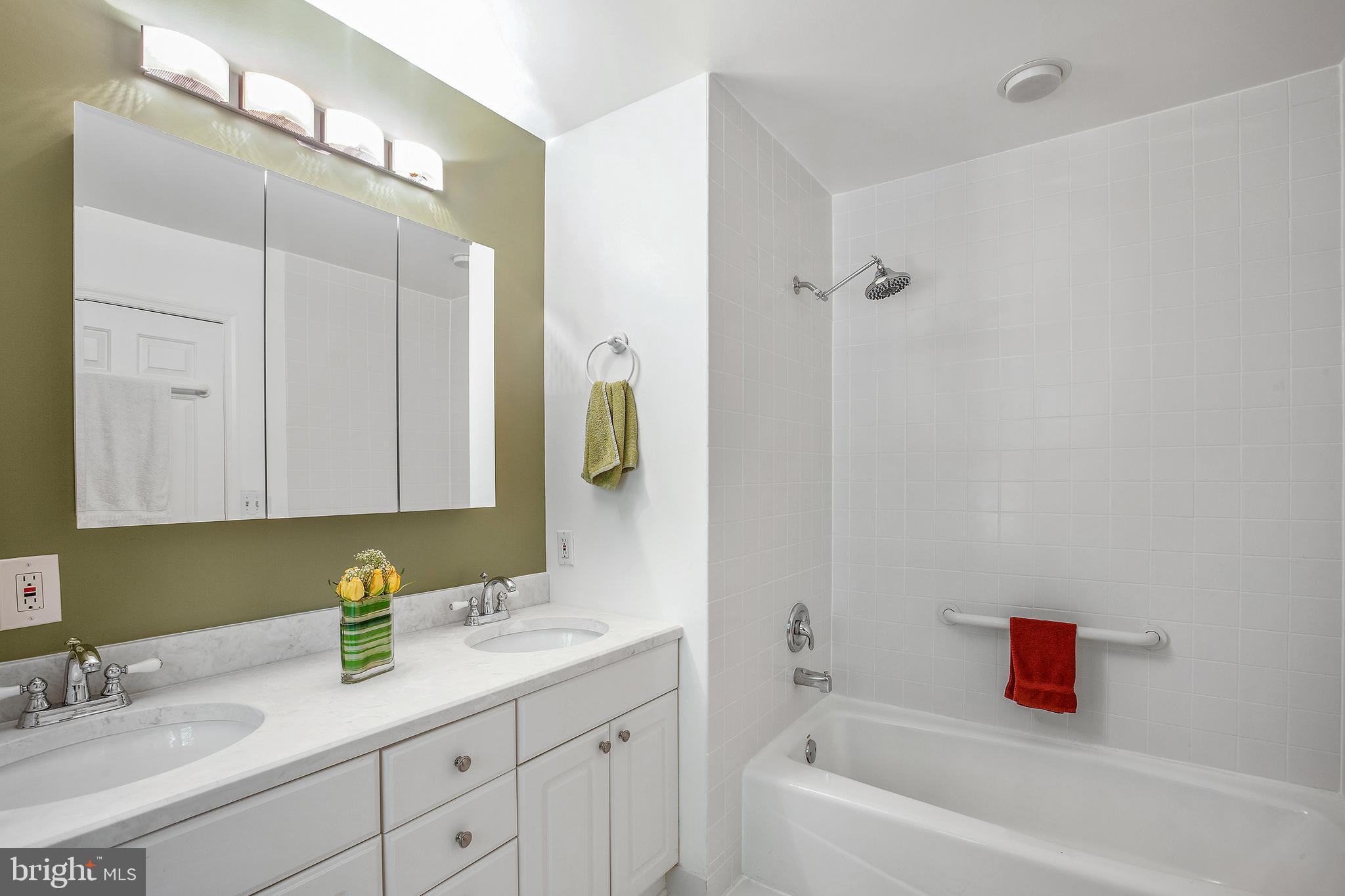 BROYHILL HILLS - Residential