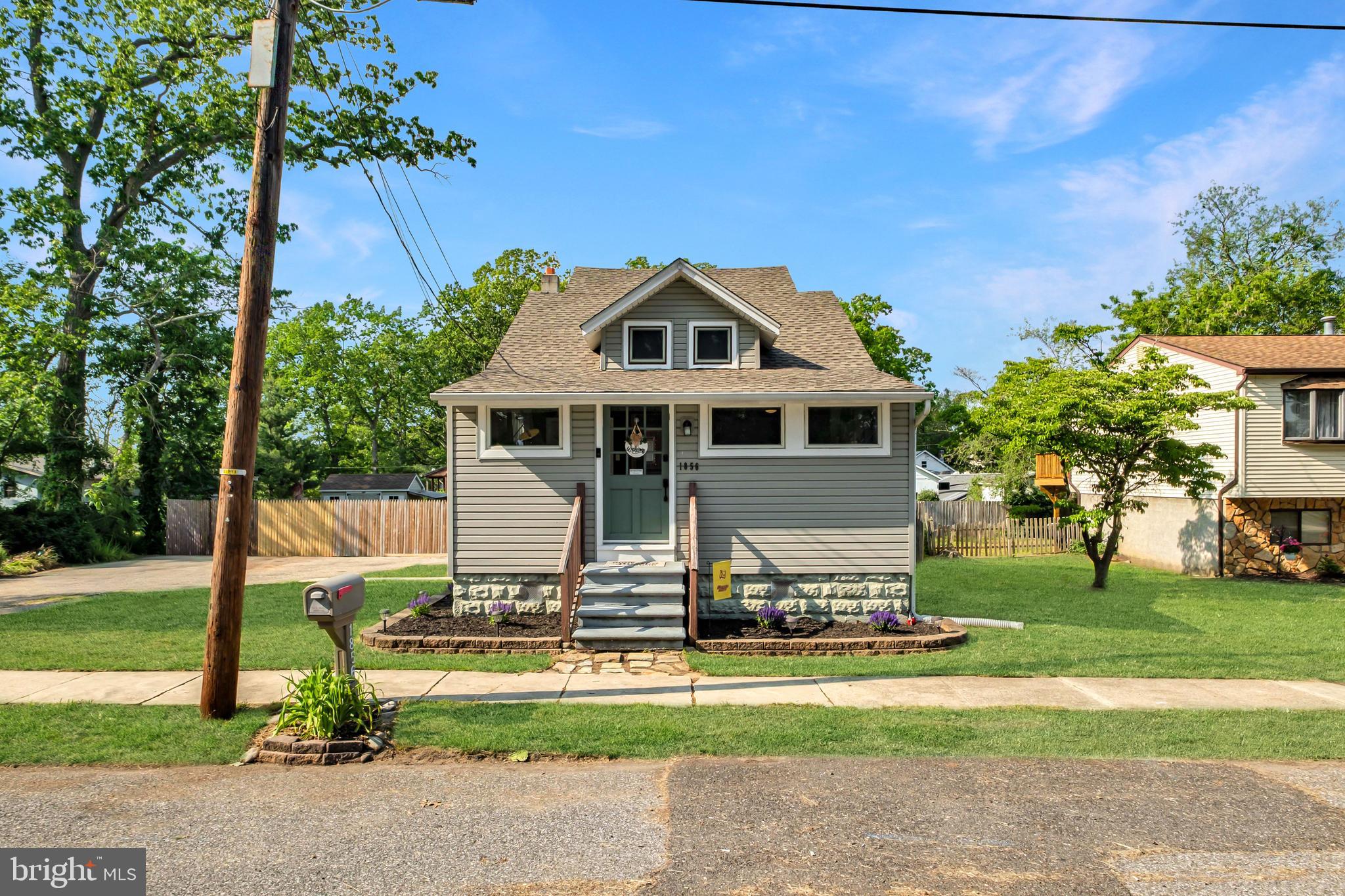 1856 BELLEVUE AVE