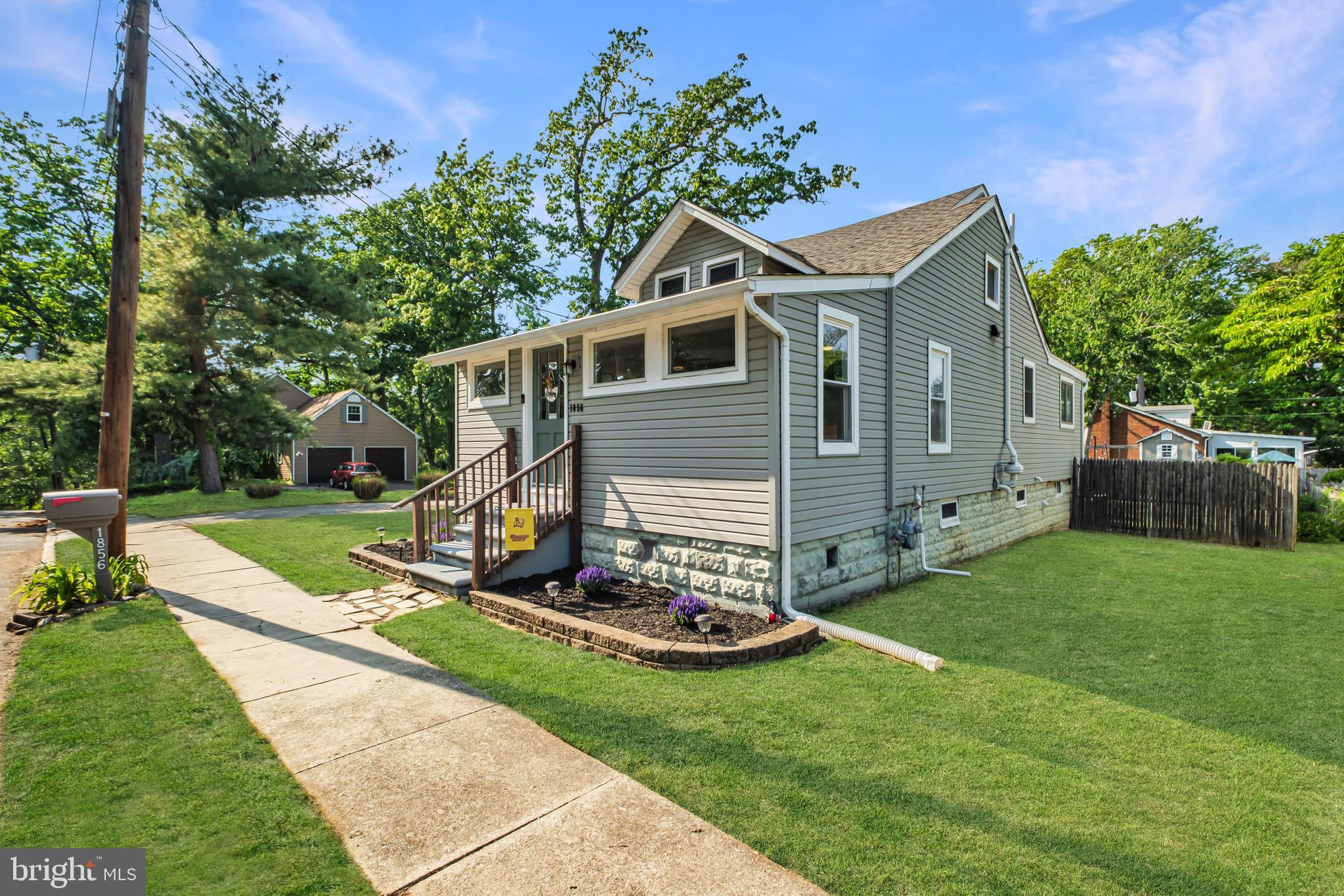 1856 BELLEVUE AVE