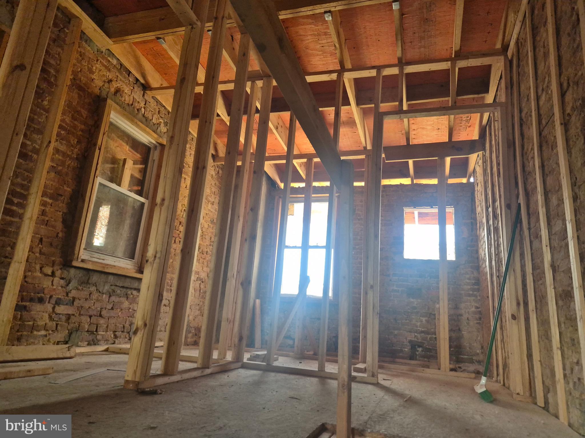 BROADWAY EAST - Residential