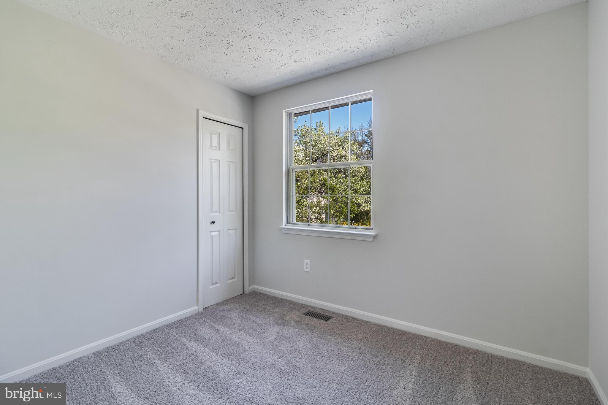 ST CHARLES HAMPSHIRE - Residential