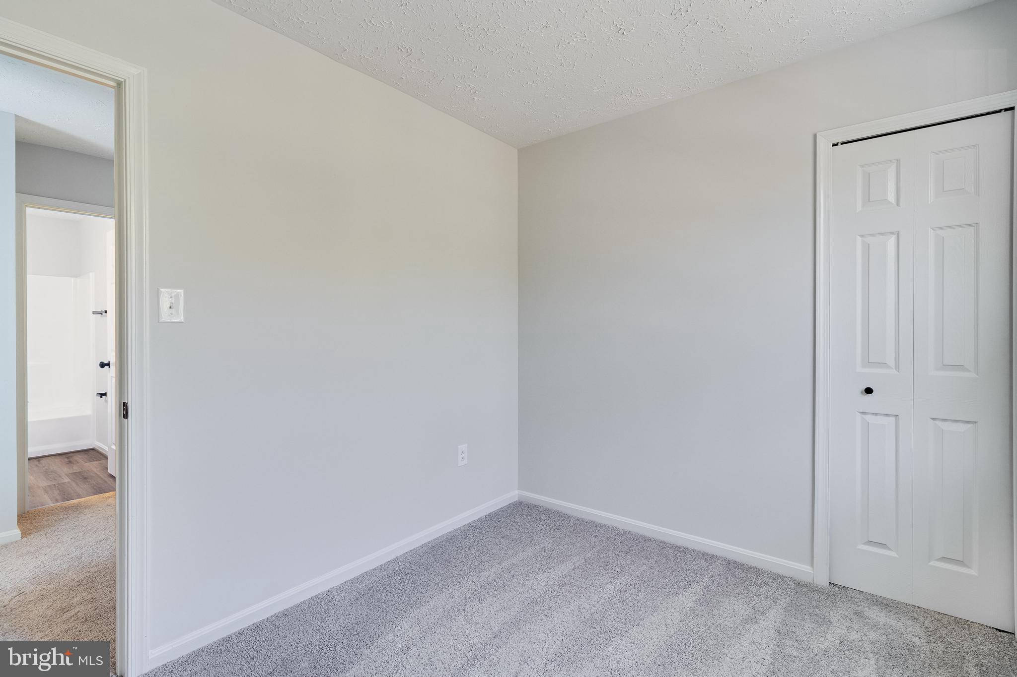 ST CHARLES HAMPSHIRE - Residential